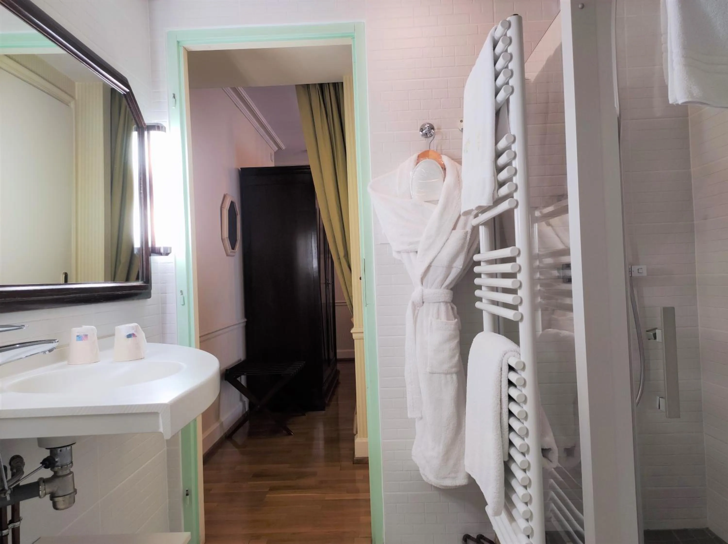 Shower in Le Manoir Au Lac