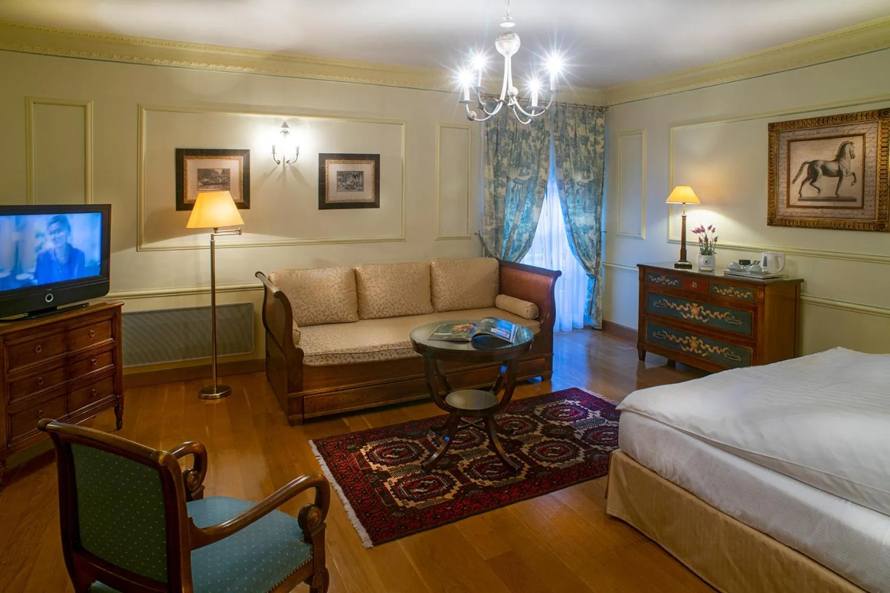 Seating area, Bed in Le Manoir Au Lac
