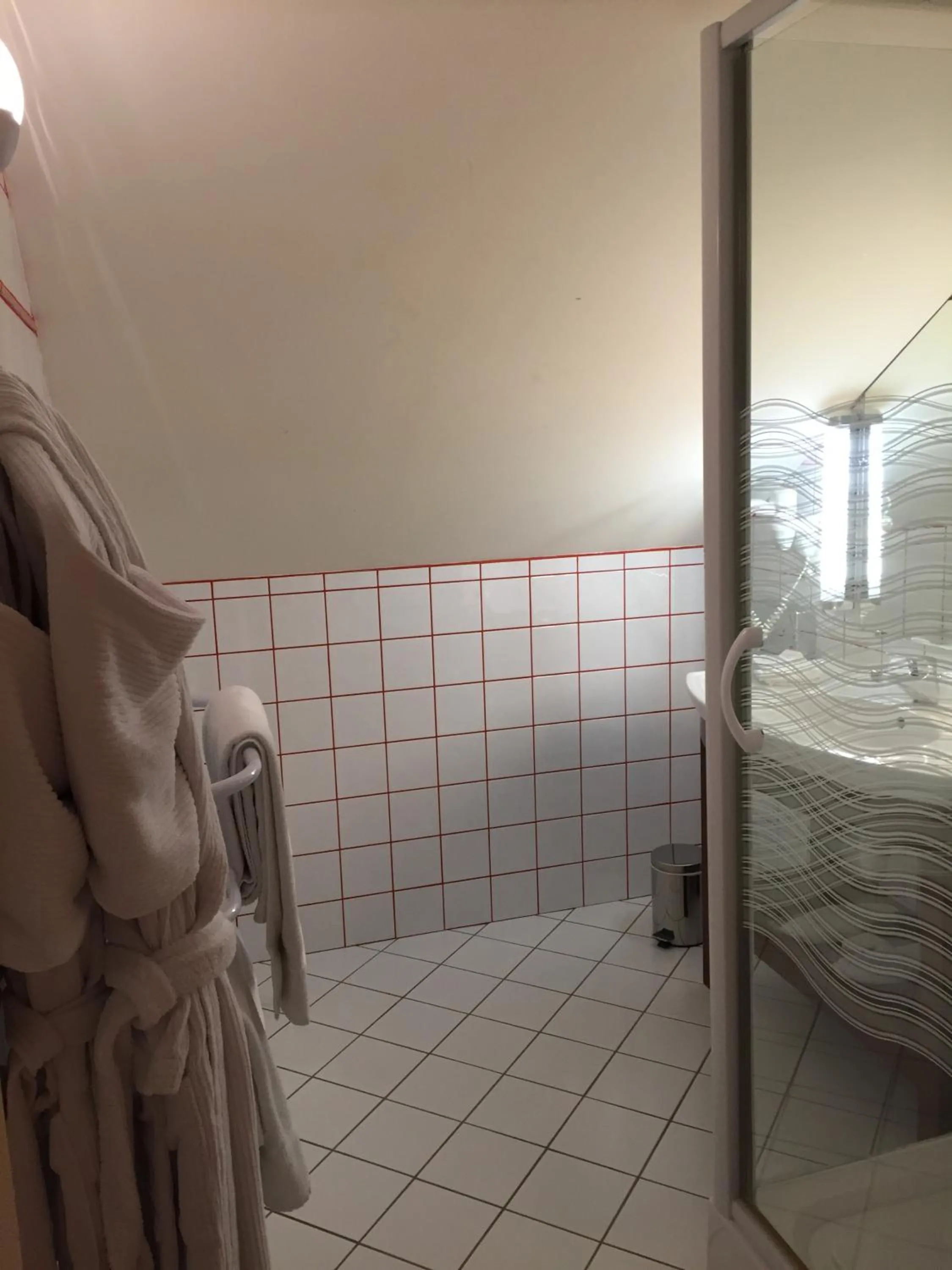 Photo of the whole room in Le Manoir Au Lac