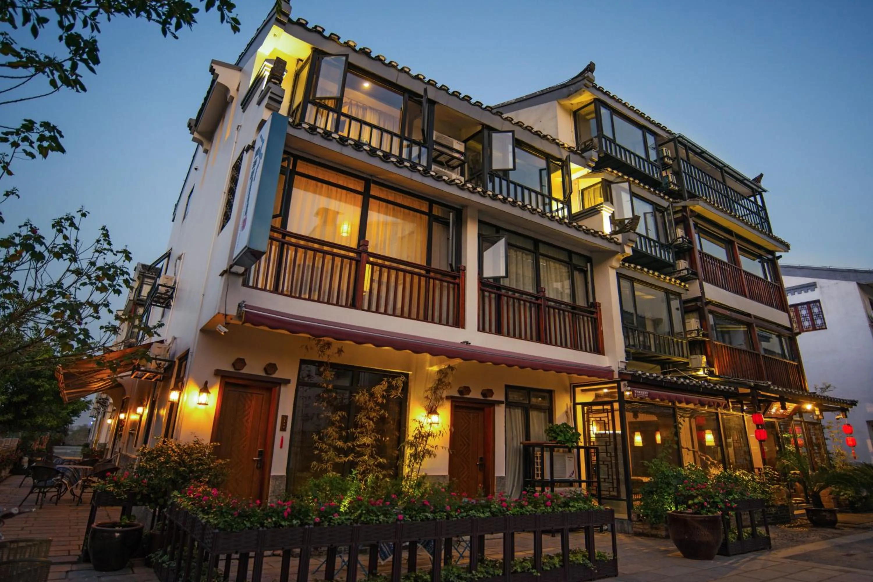 Secret Courtyard Resort Hotel