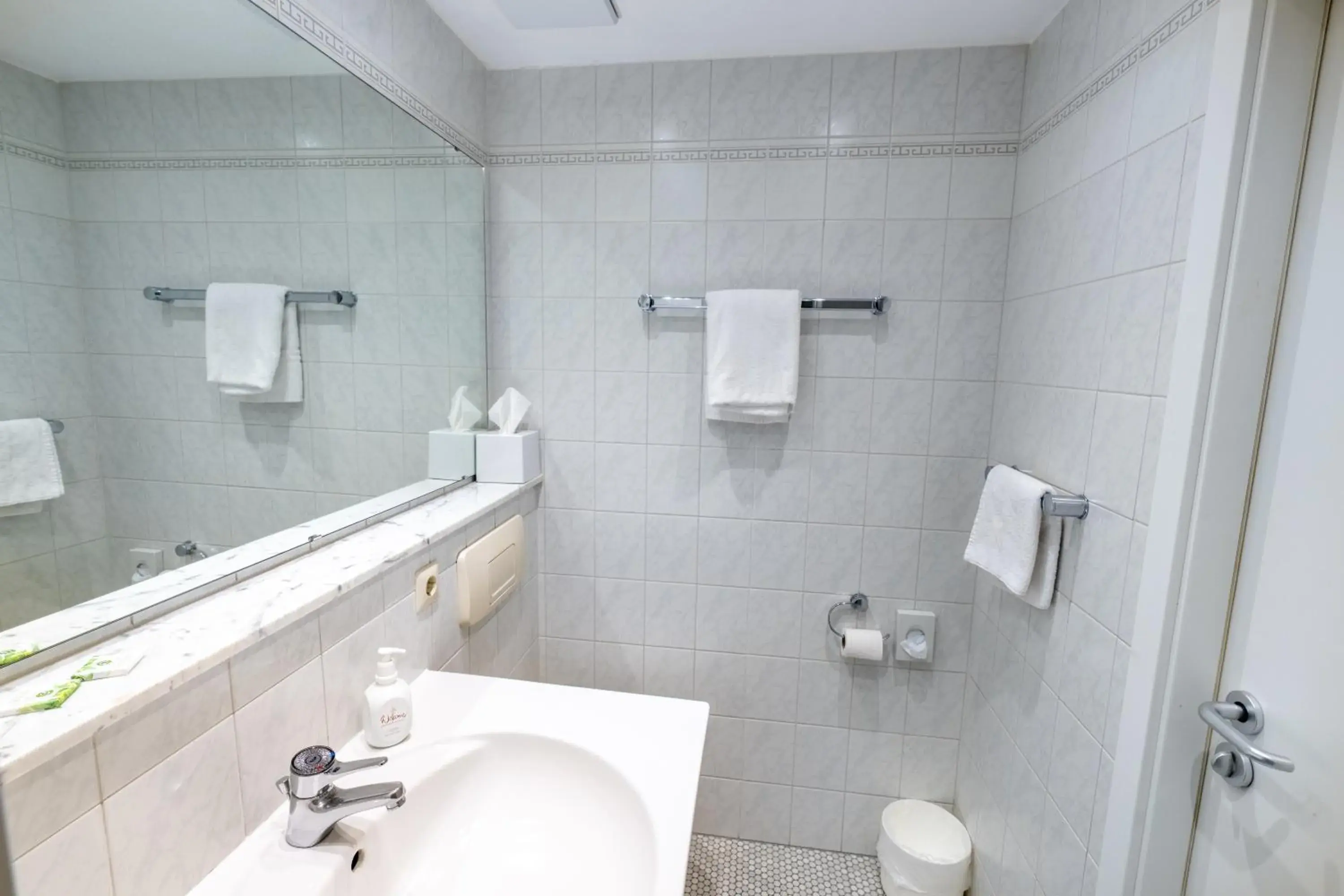 Standard Twin Room in Hotel Karl Standard Twin Room in Hotel Karl