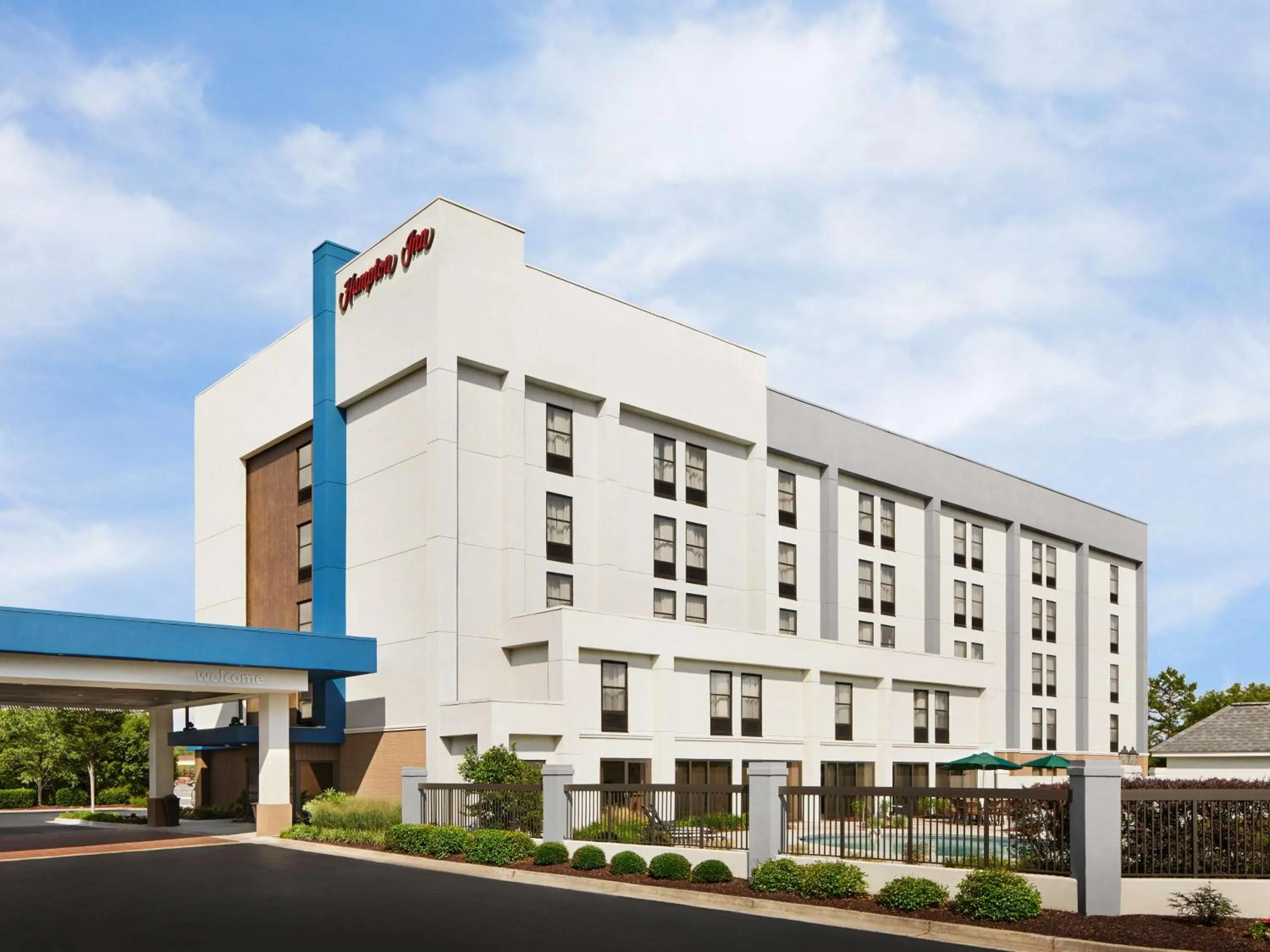 Property building in Hampton Inn Charlotte/Matthews