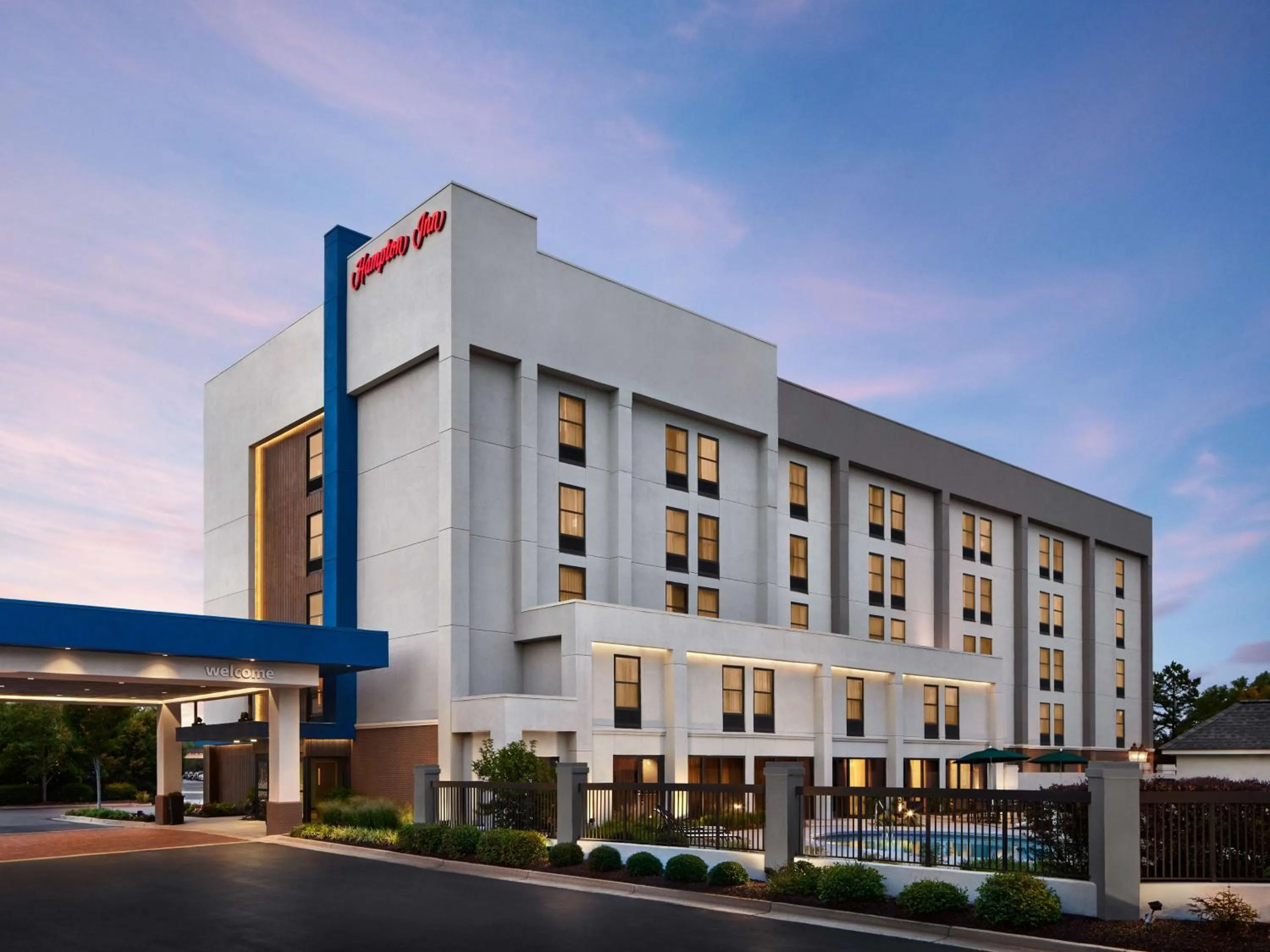 Property building in Hampton Inn Charlotte/Matthews