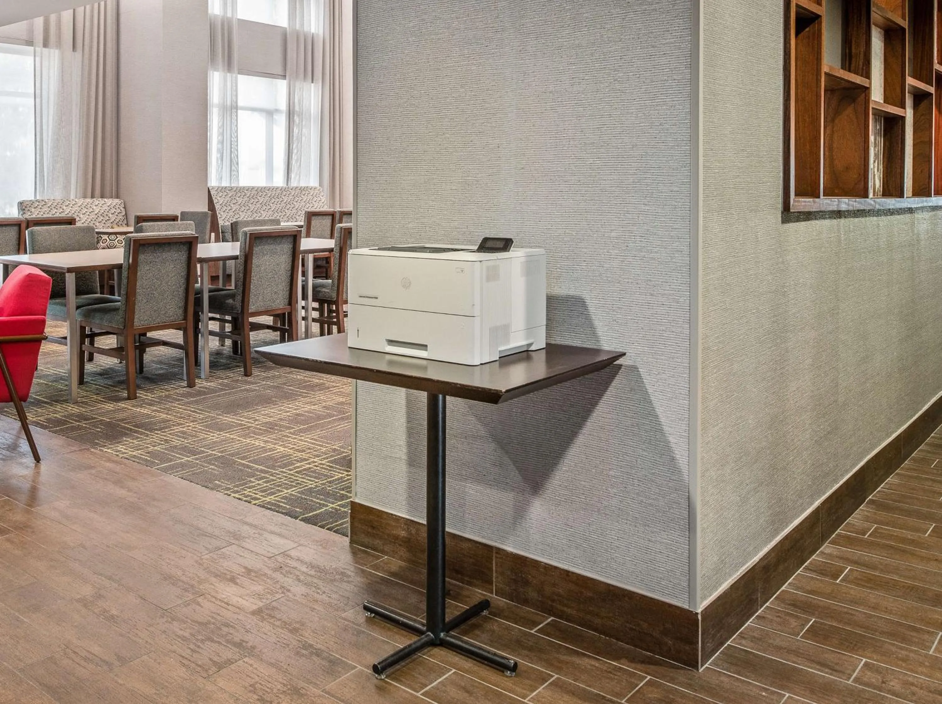 On-site shops in Hampton Inn & Suites Dallas-Allen