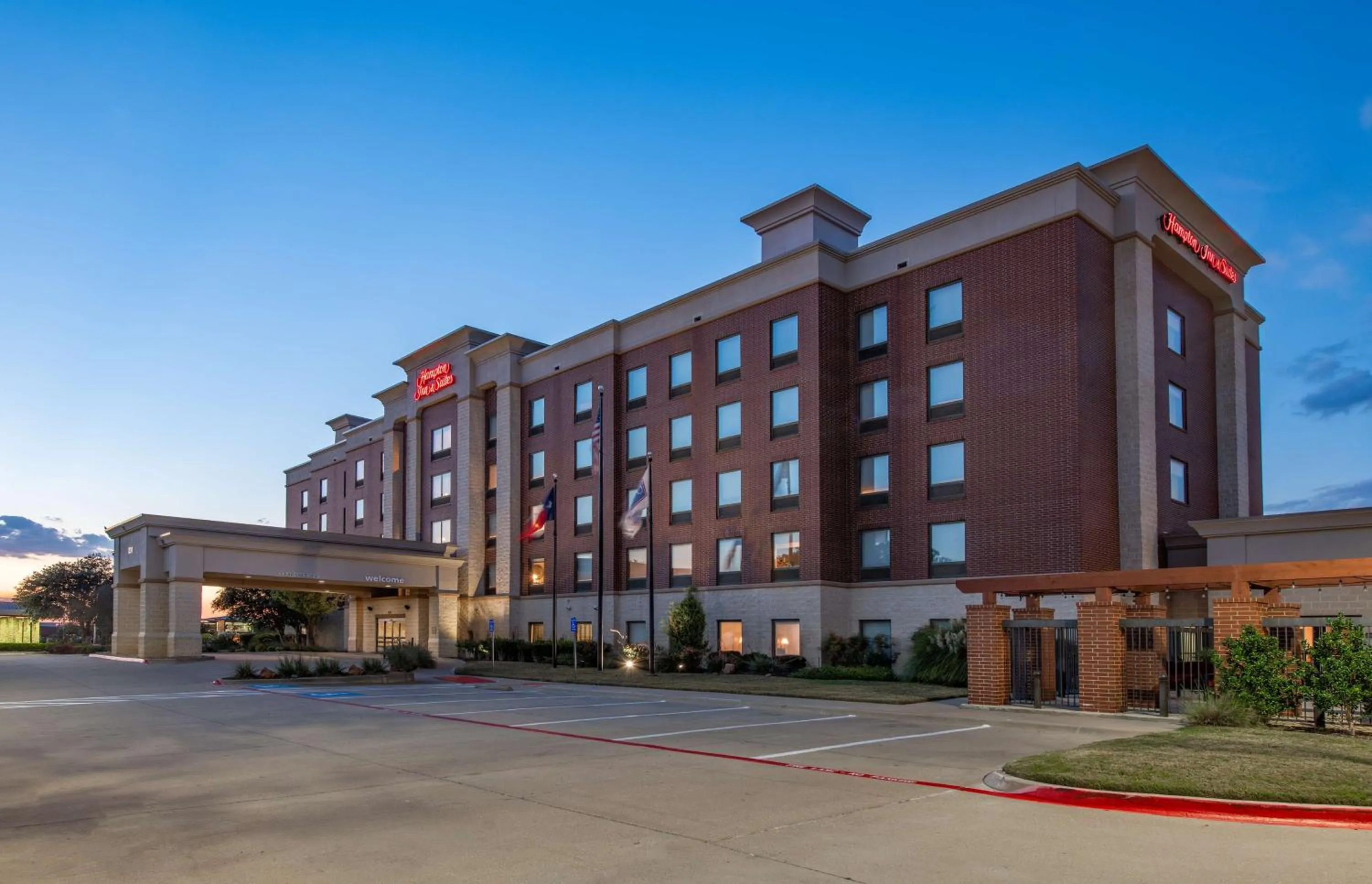 Property building in Hampton Inn & Suites Dallas-Allen