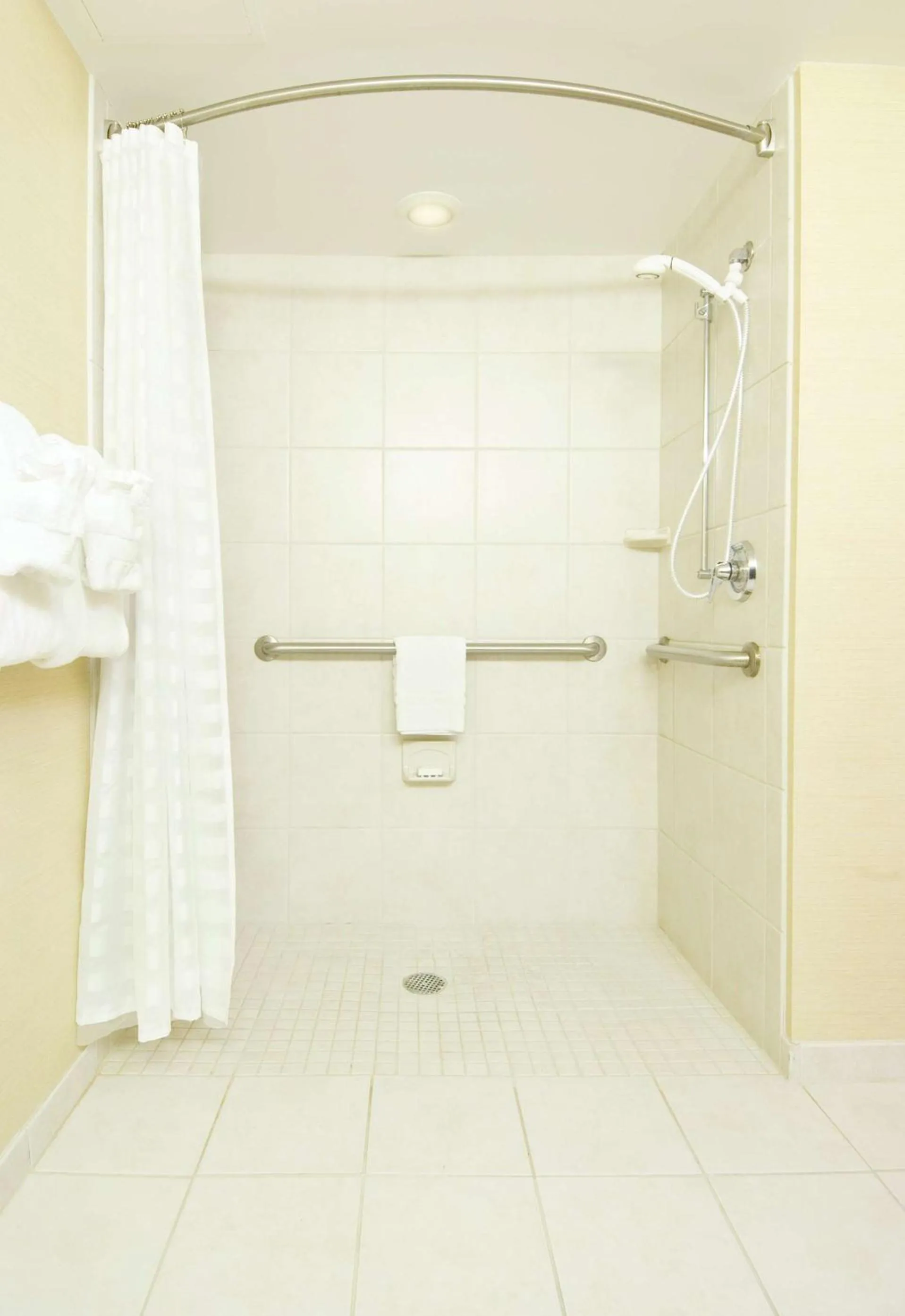 Bathroom in DoubleTree Suites by Hilton Hotel Cincinnati - Blue Ash