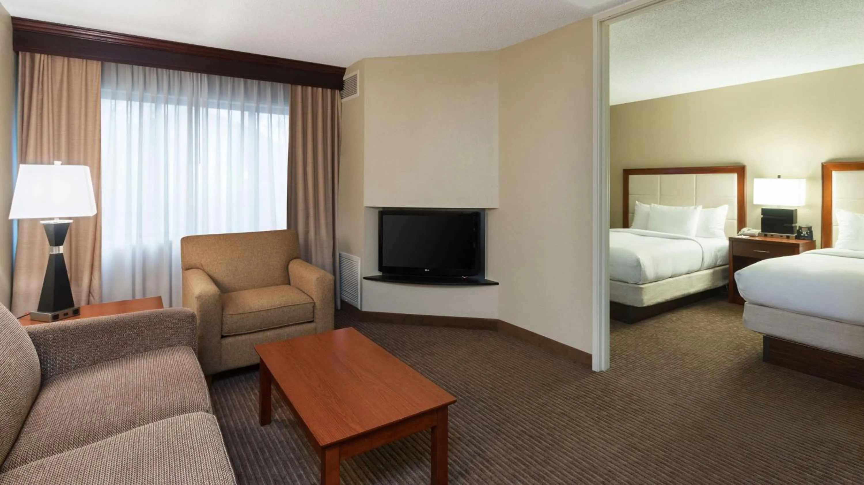 Bedroom, Bed in DoubleTree Suites by Hilton Hotel Cincinnati - Blue Ash