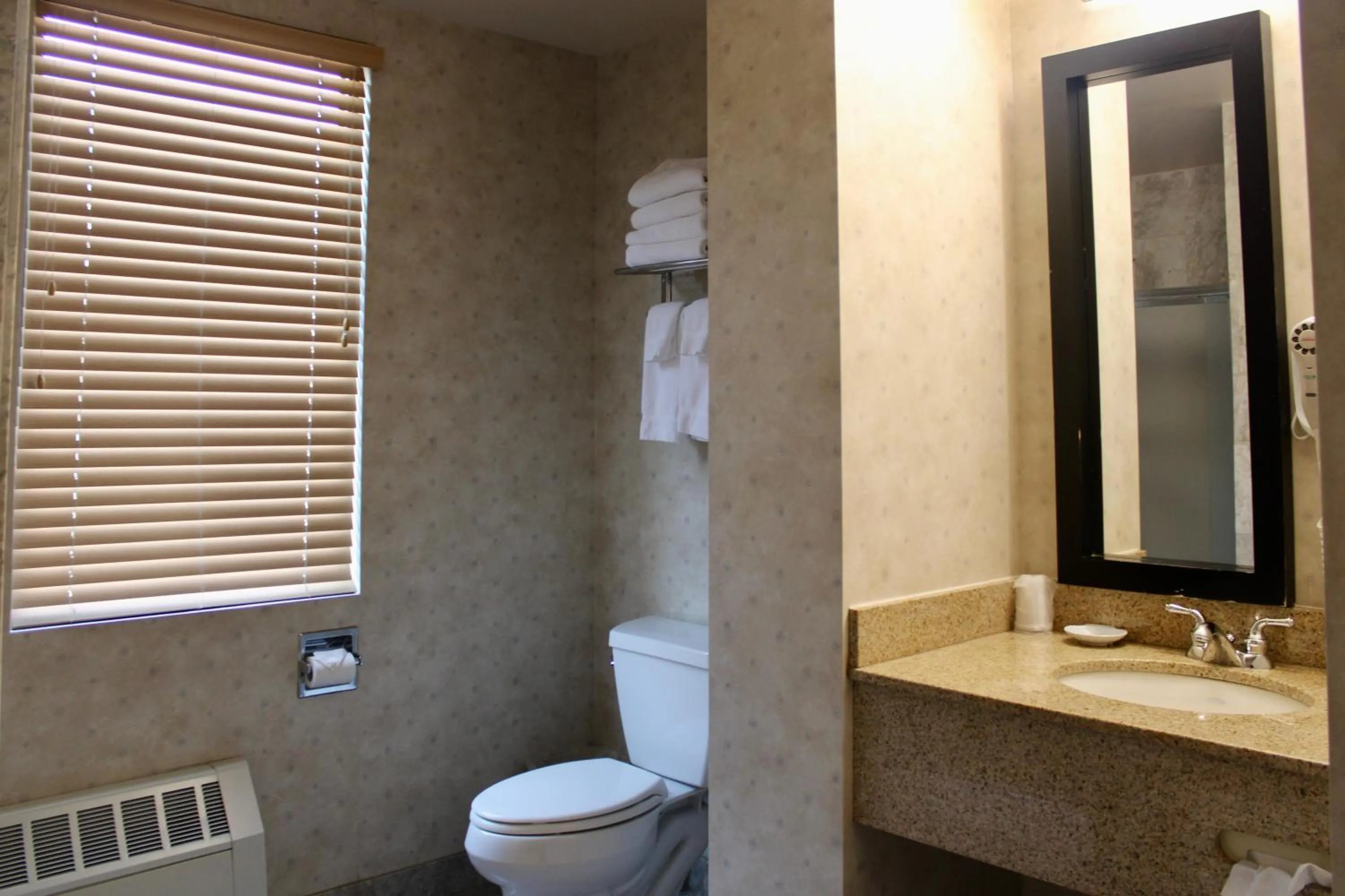 Bathroom in Marco LaGuardia Hotel & Suites