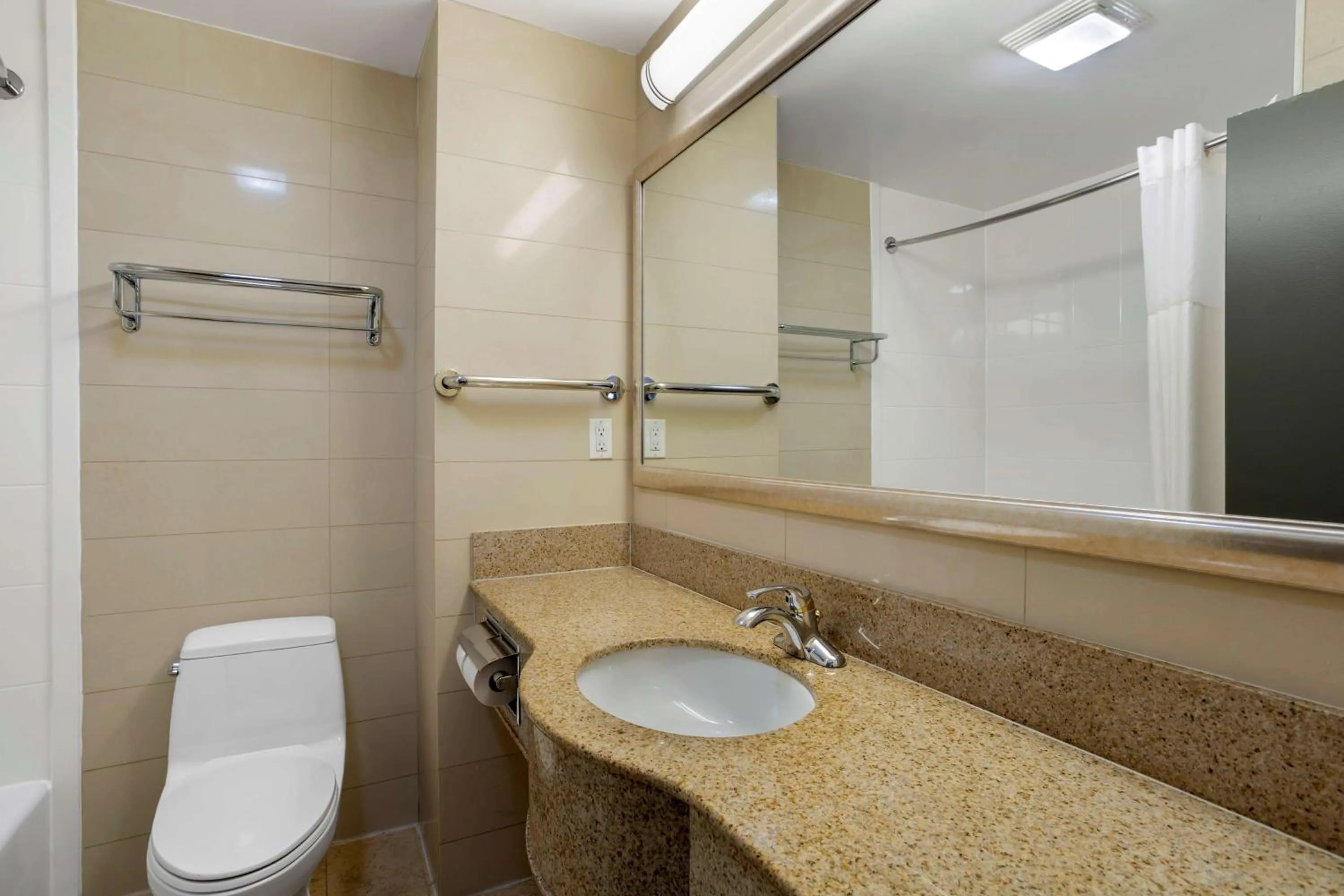 Bathroom in Best Western Plus Plaza Hotel