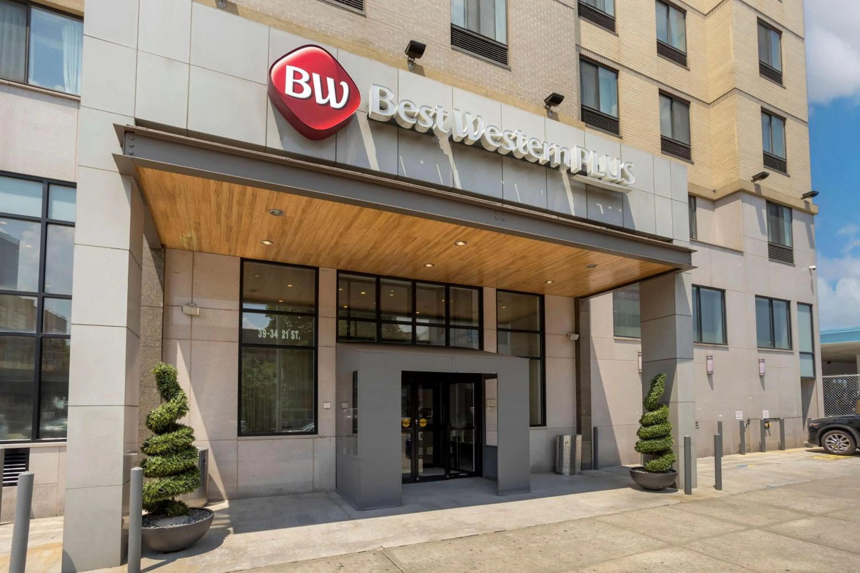 Property building in Best Western Plus Plaza Hotel