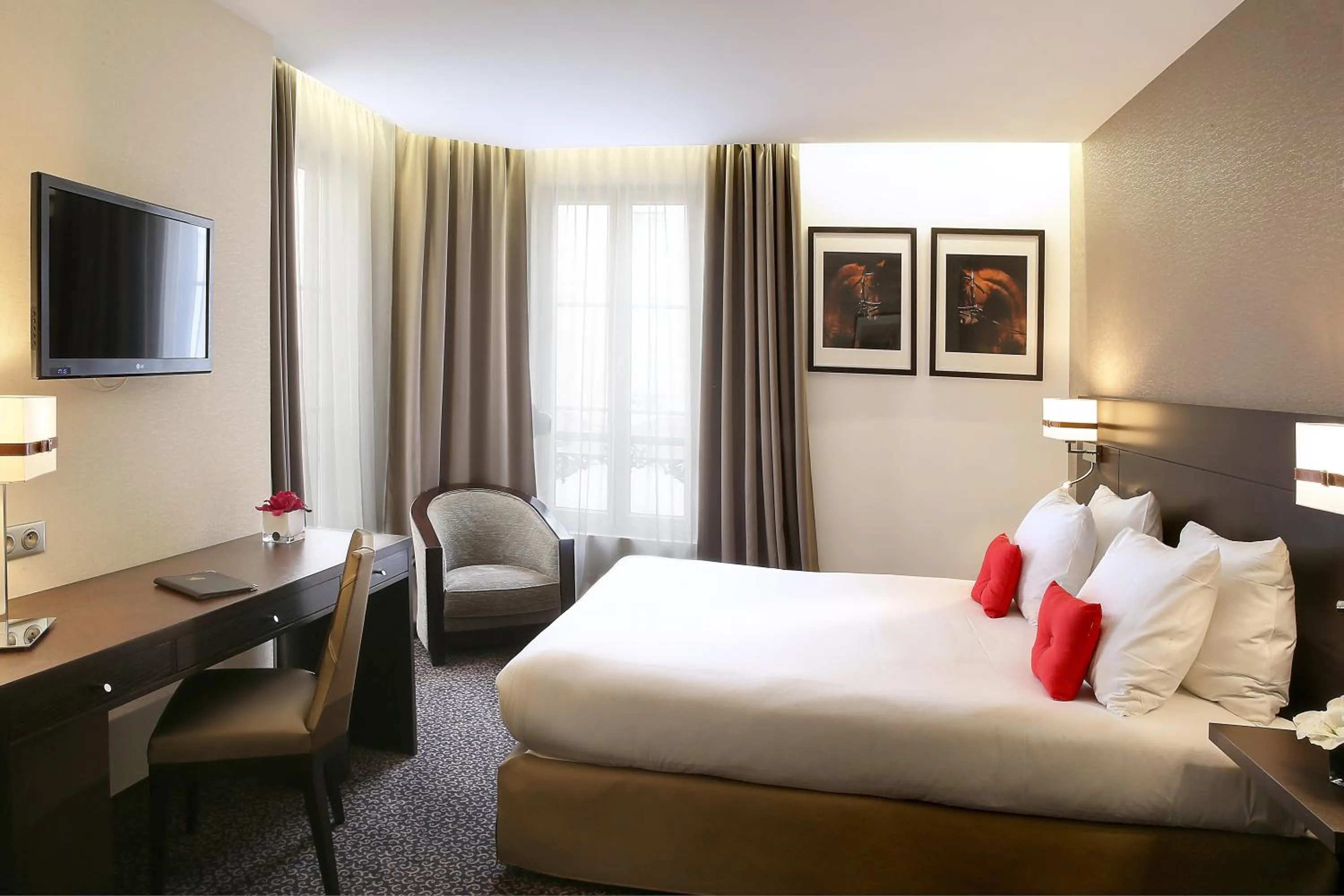 Bedroom, Bed in Best Western Premier de La Poste & Spa