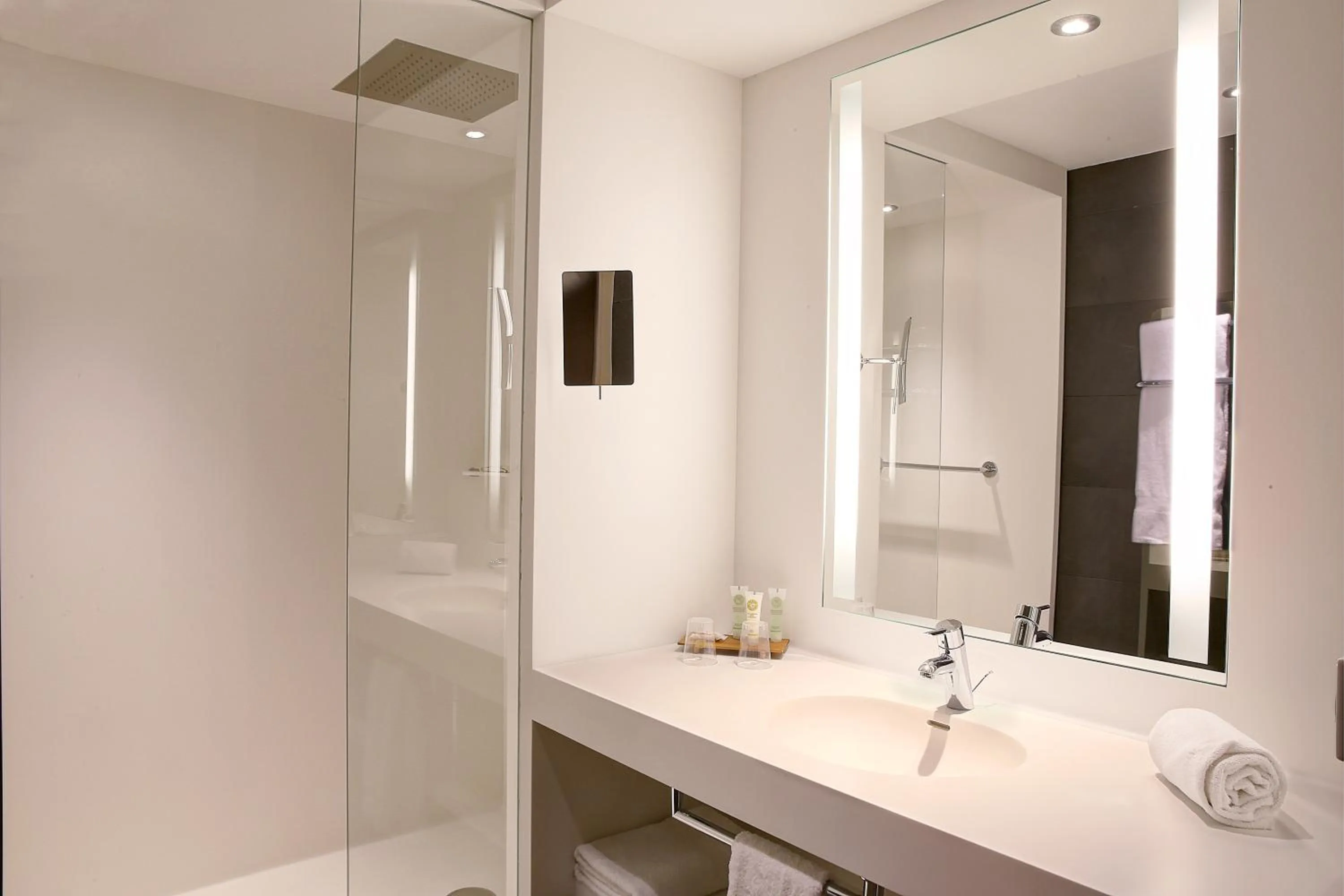 Bathroom in Best Western Premier de La Poste & Spa