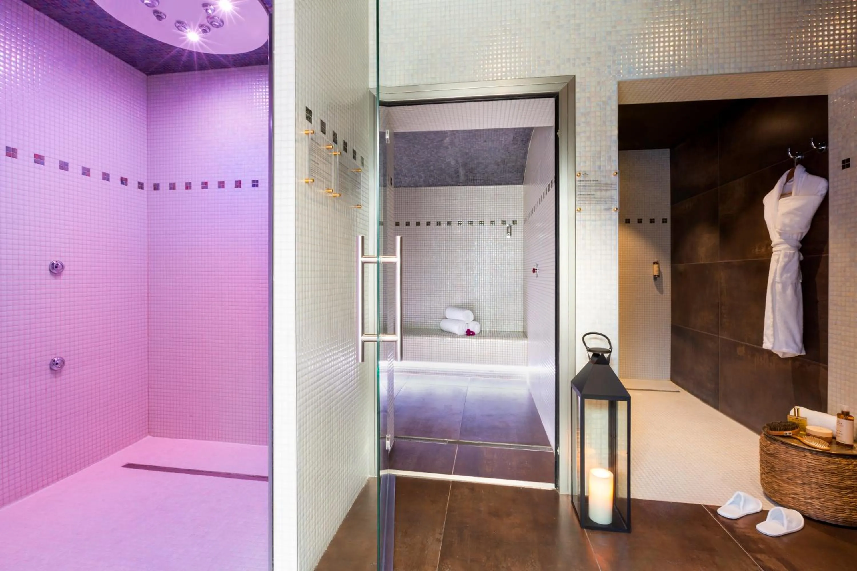 Shower in Best Western Premier de La Poste & Spa