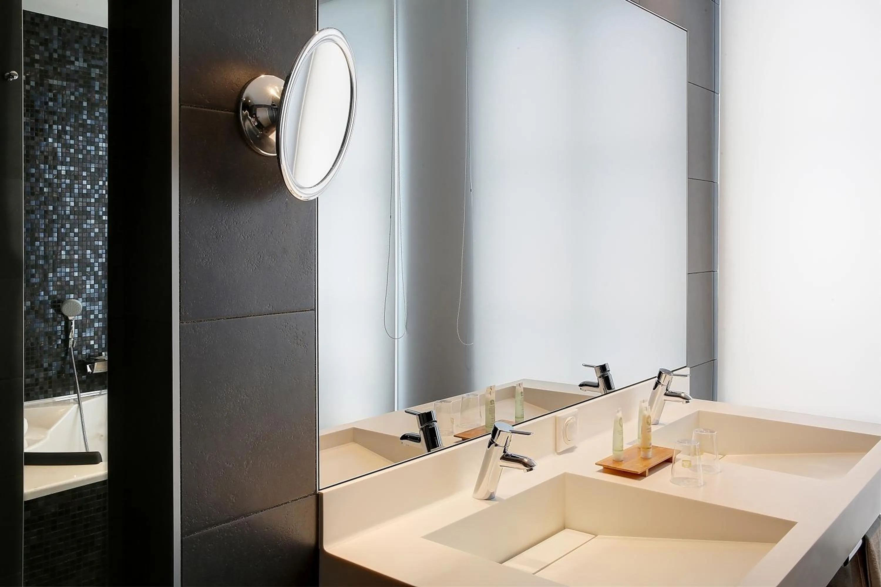 Bathroom in Best Western Premier de La Poste & Spa