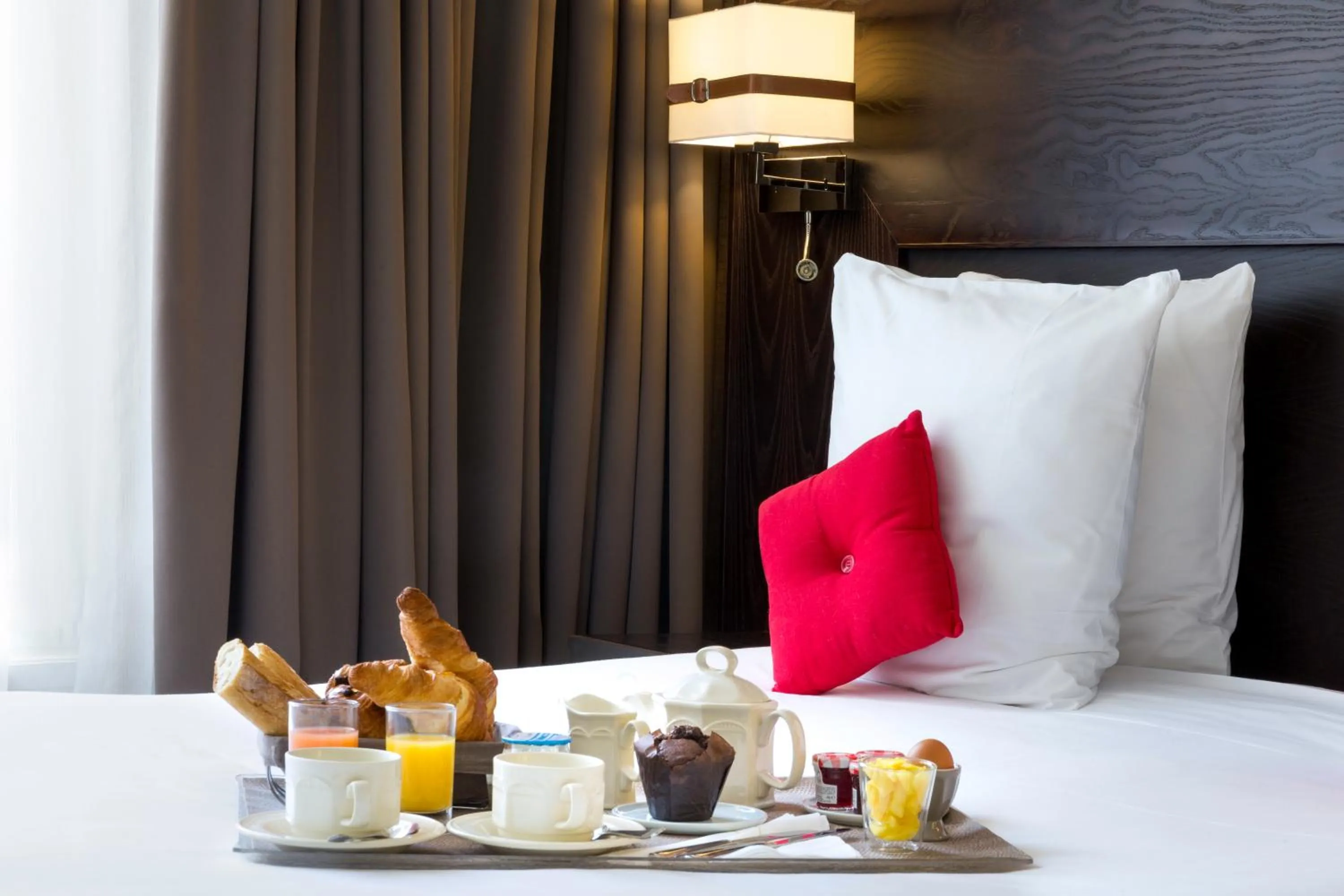 Breakfast, Bed in Best Western Premier de La Poste & Spa