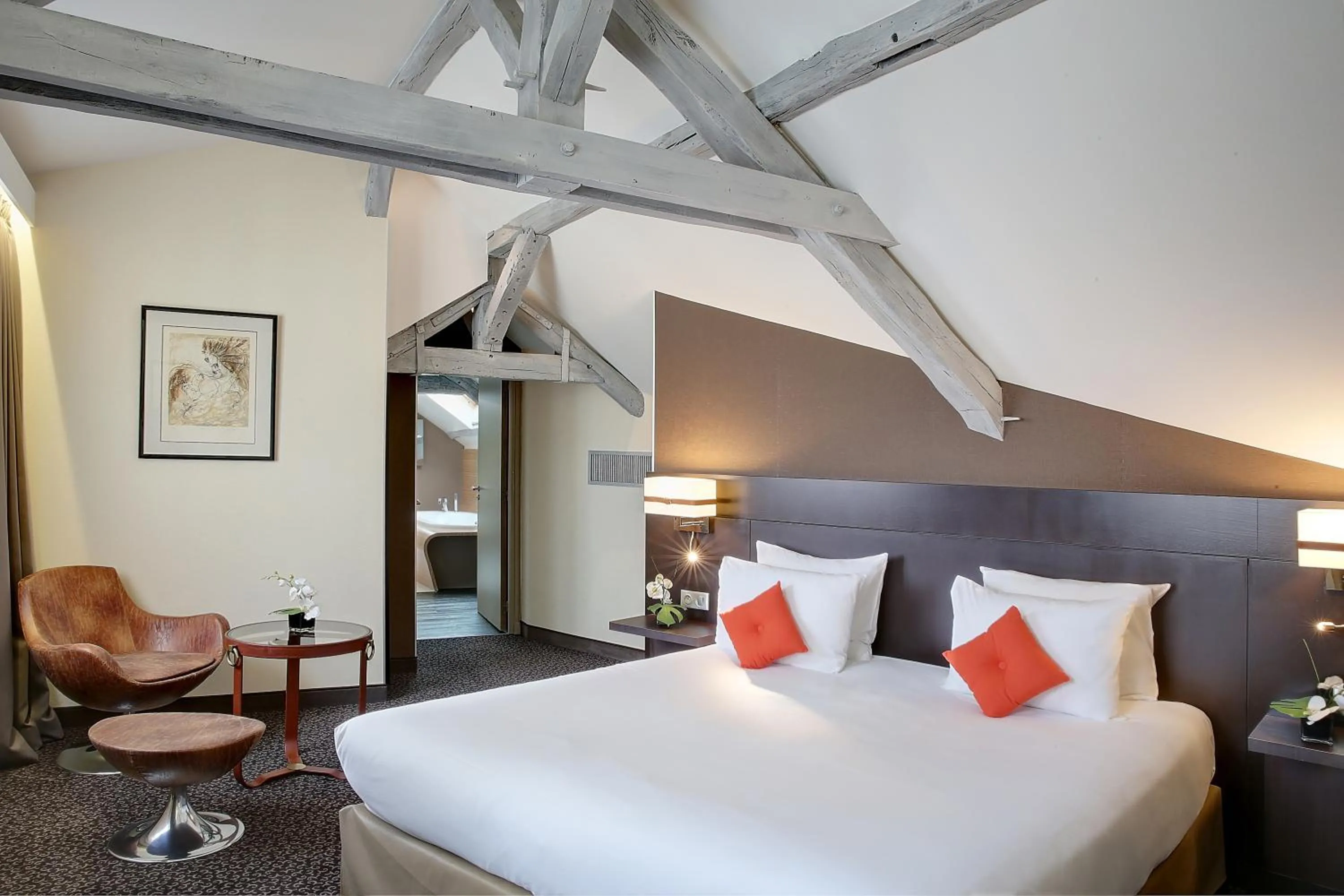 Bedroom, Bed in Best Western Premier de La Poste & Spa