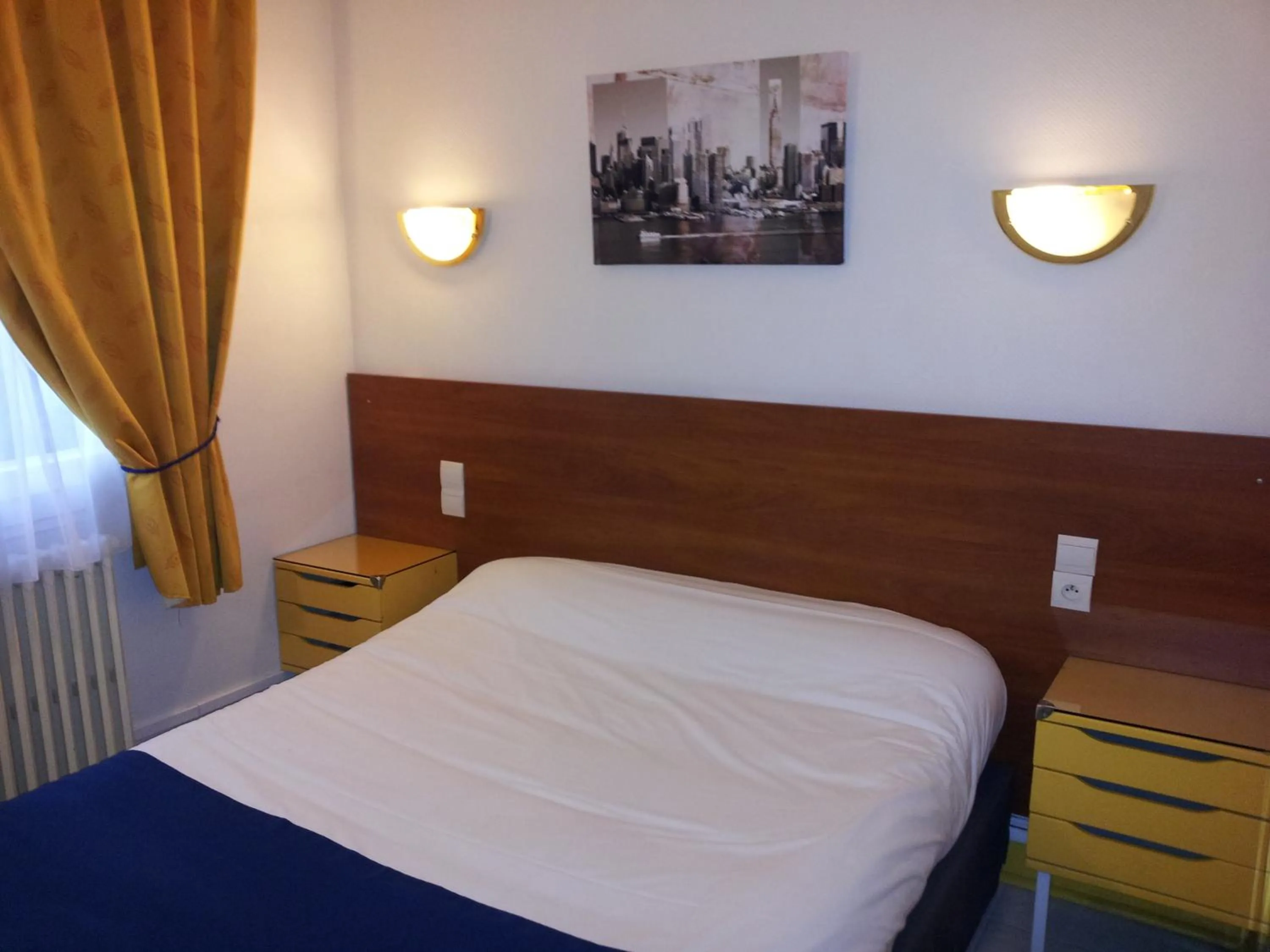 Photo of the whole room, Bed in Hôtel Du Stade