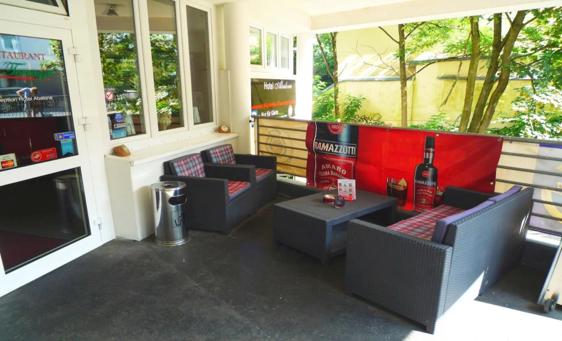 Facade/entrance in Hotel Abalone