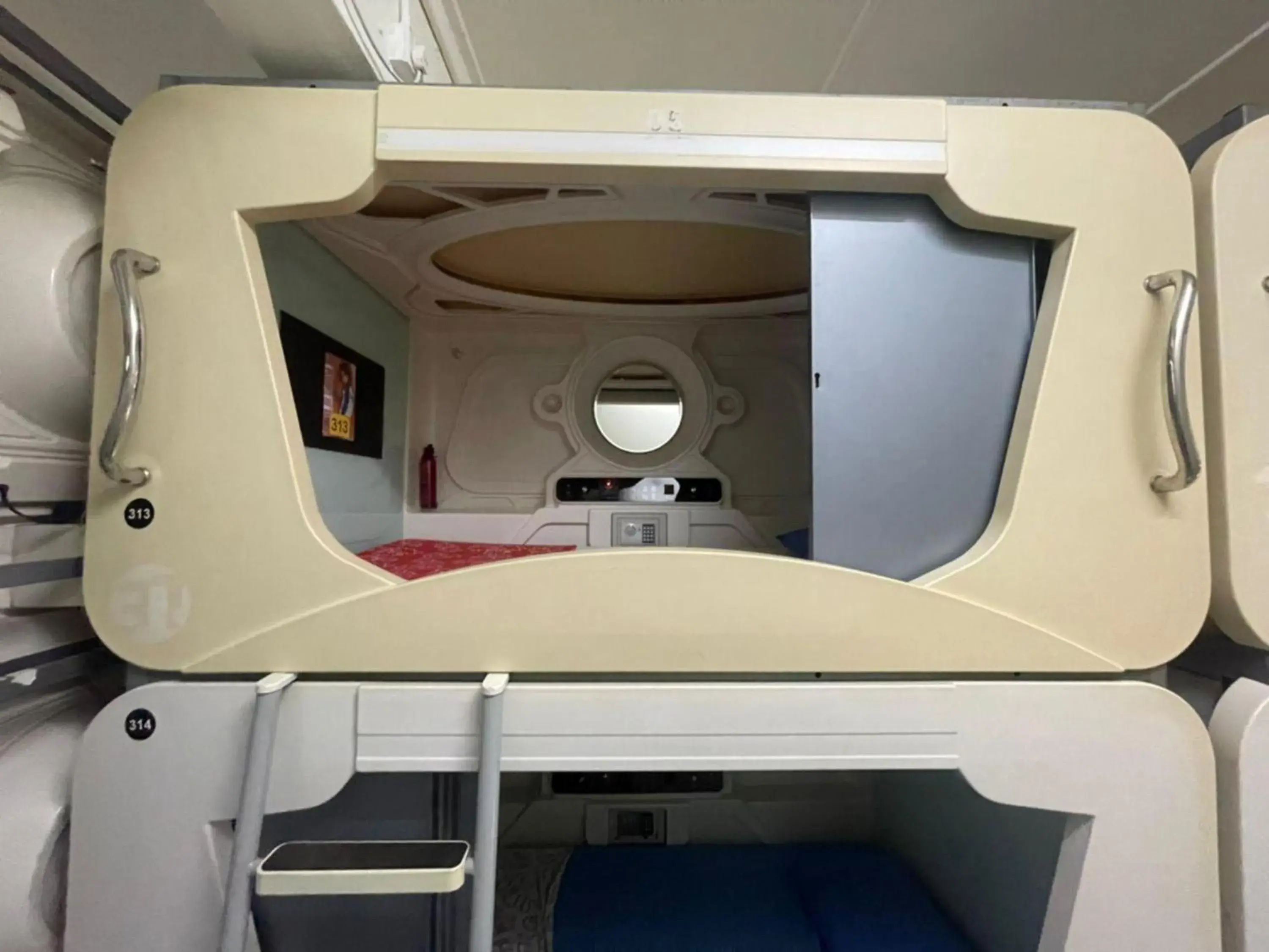 Mixed Dormitory Room - single occupancy in Hotel O The Space Inn Mixed Dormitory Room - single occupancy in Hotel O The Space Inn