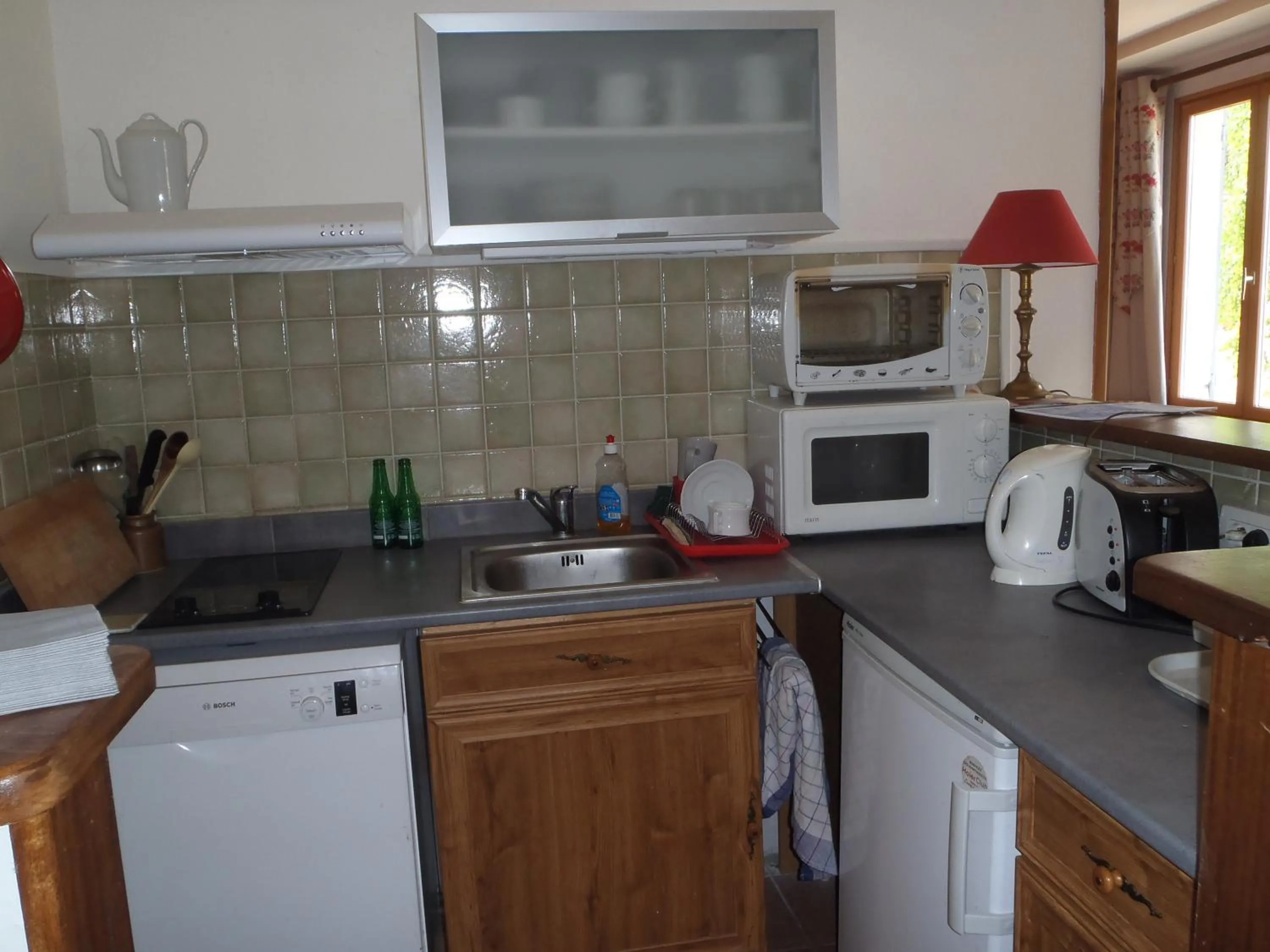 Communal kitchen in Chambres D'hôtes Du Domaine De Jacquelin