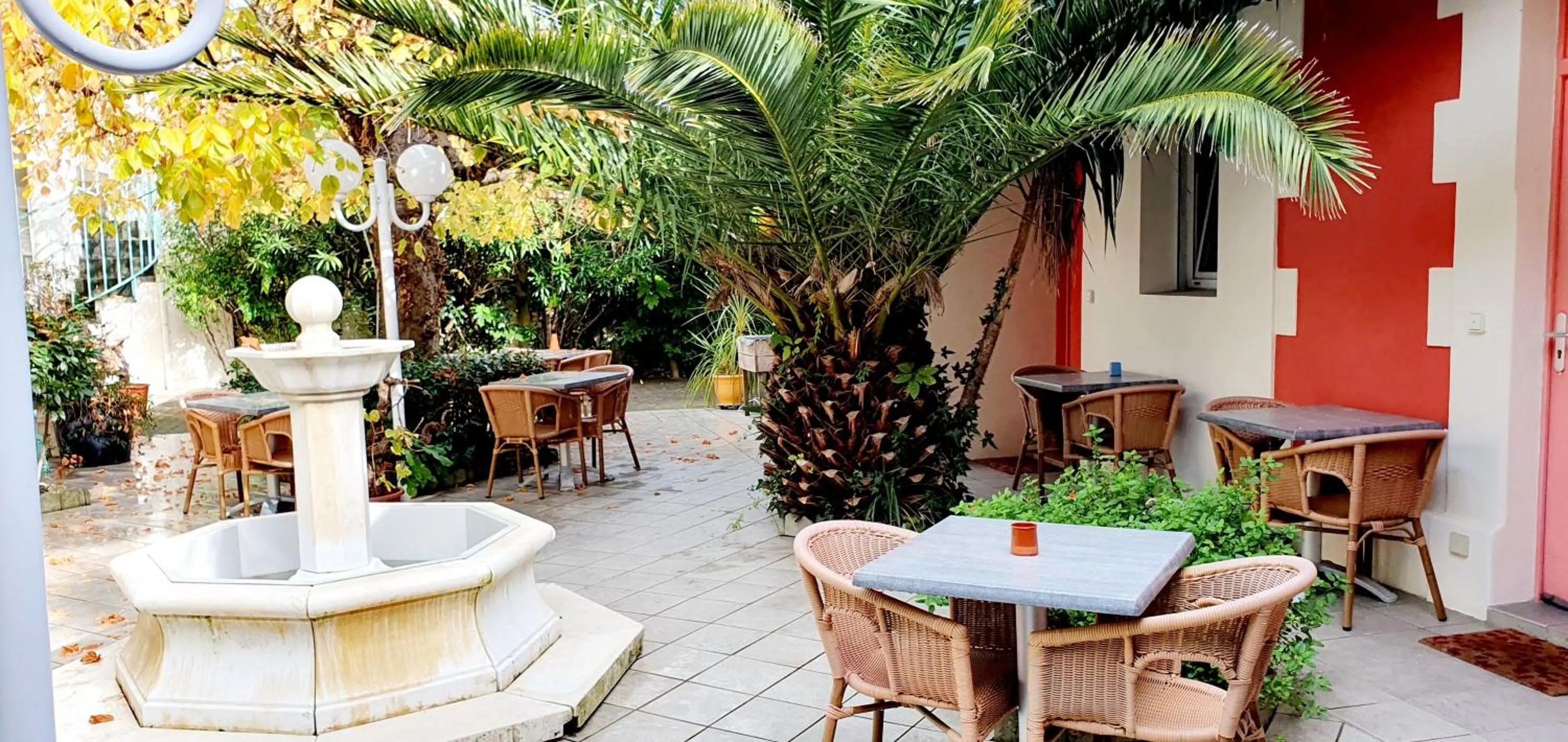 Patio in Hôtel Orange Marine