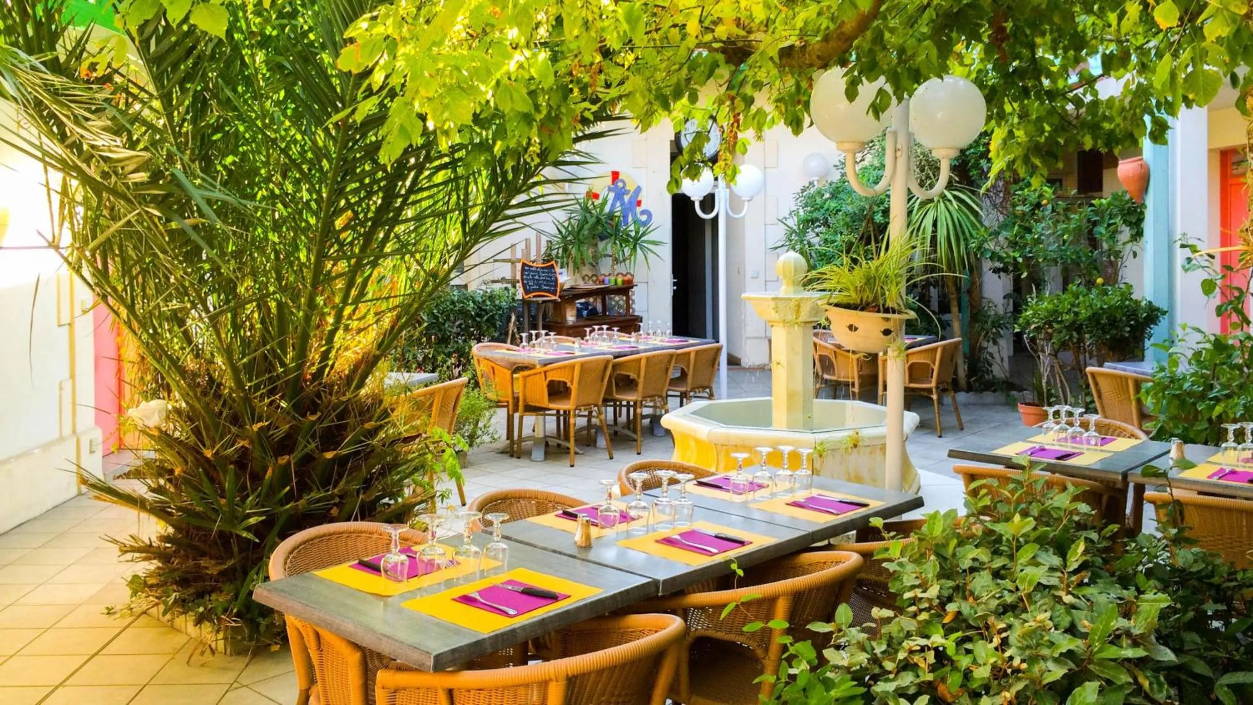 Patio in Hôtel Orange Marine