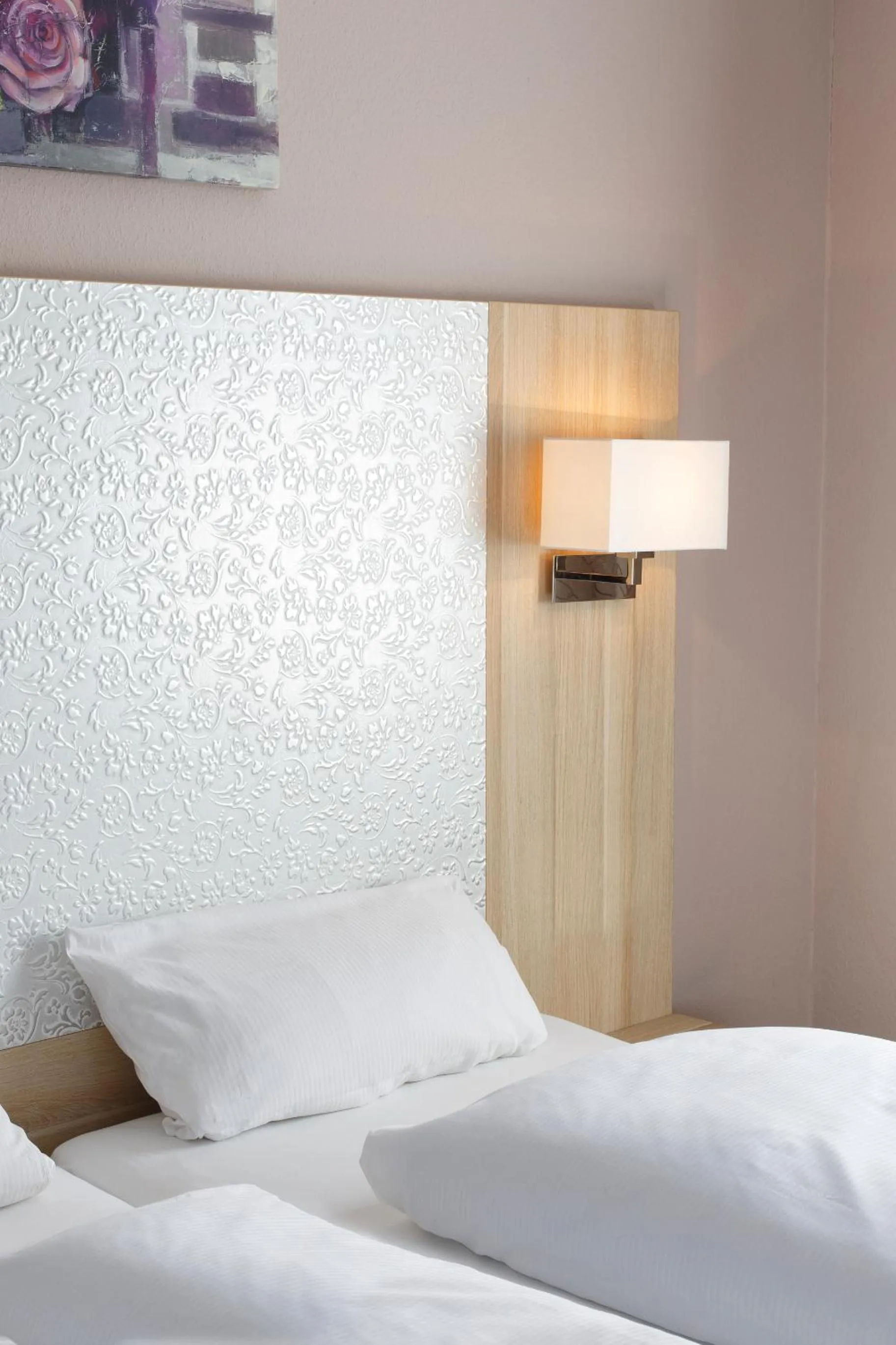 Photo of the whole room, Bed in Hotel Schwärs Löwen Freiburg