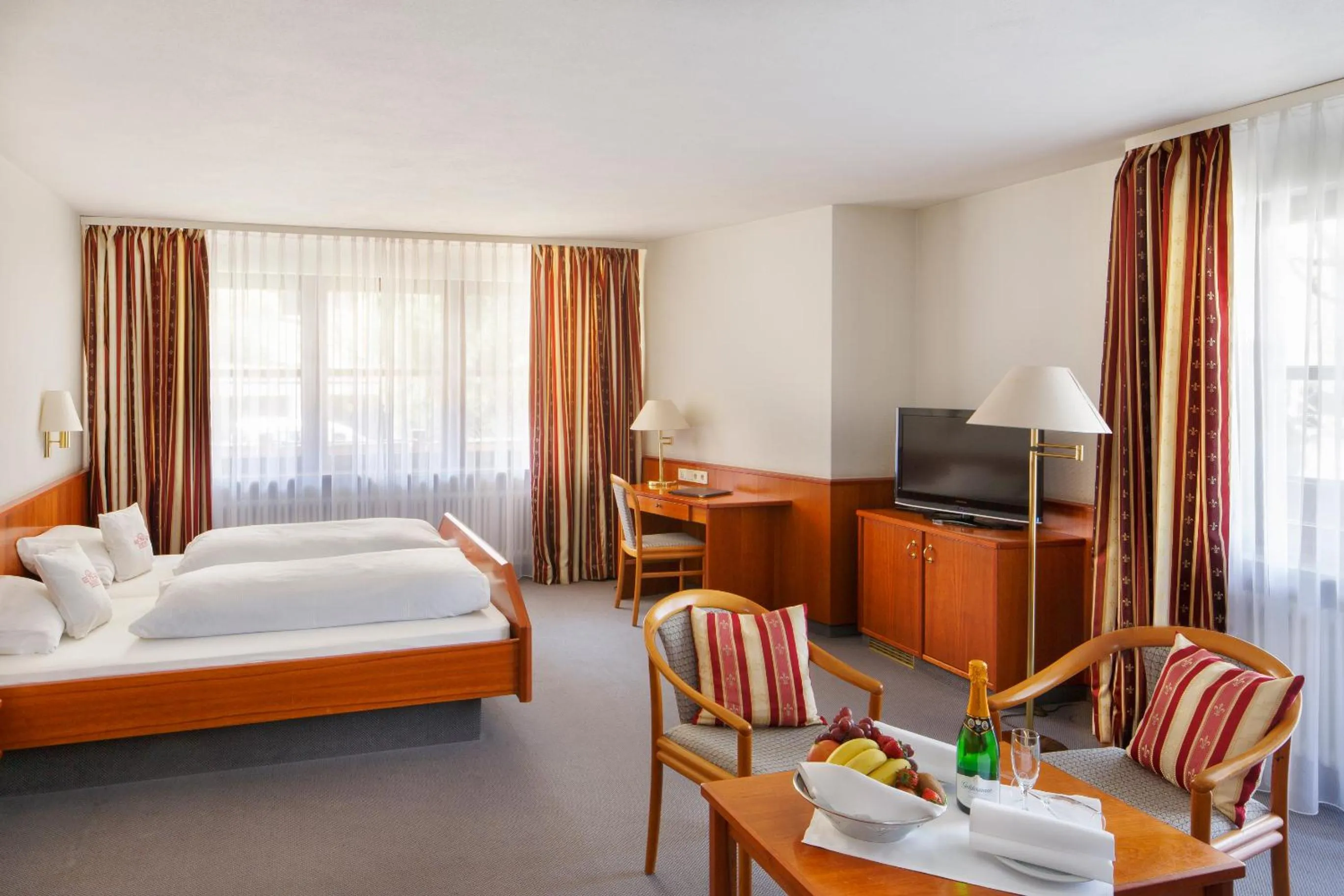 Photo of the whole room, Bed in Hotel Schwärs Löwen Freiburg