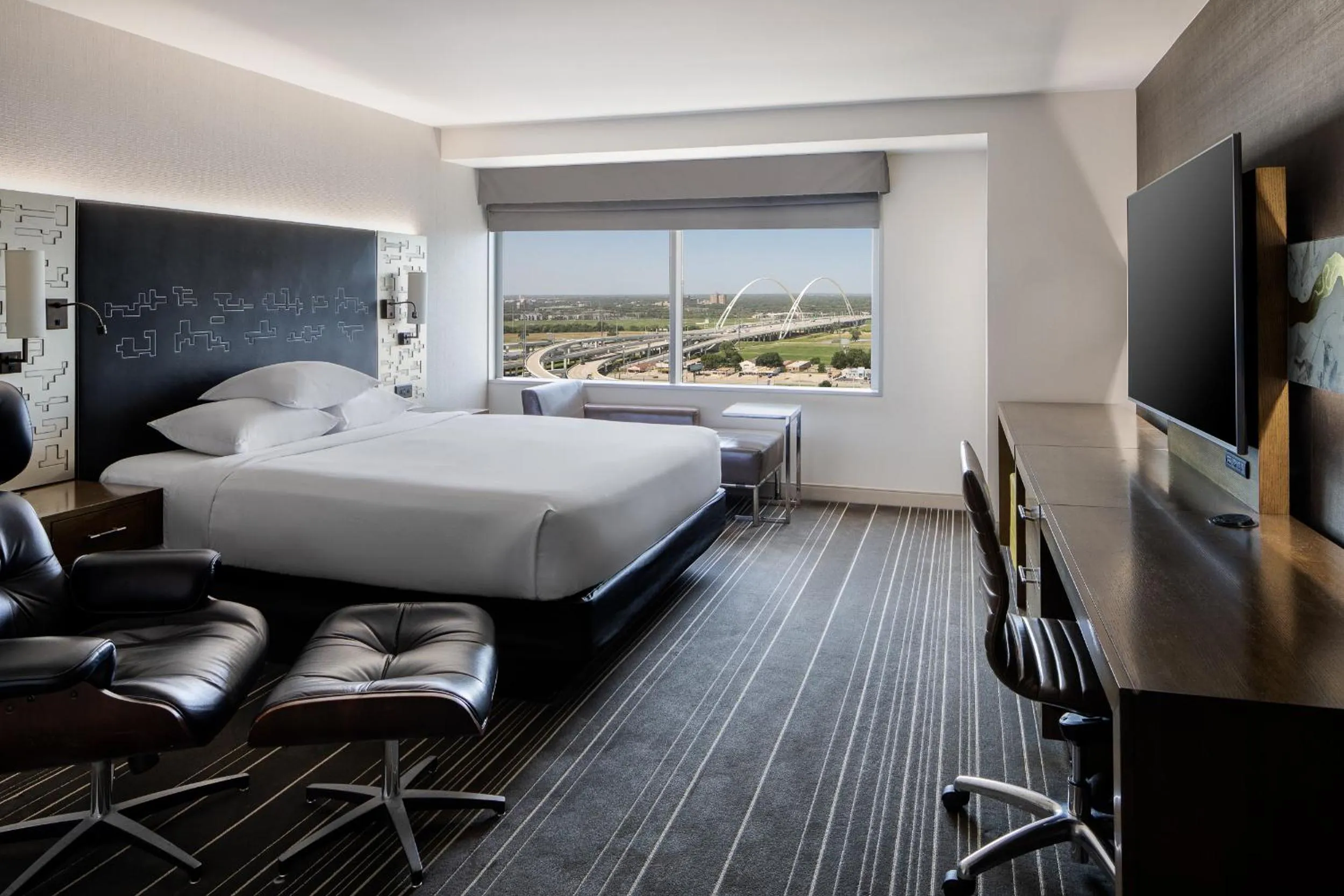 Bedroom, Bed in Hyatt Regency Dallas