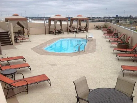 Swimming pool in Hyatt Regency Dallas