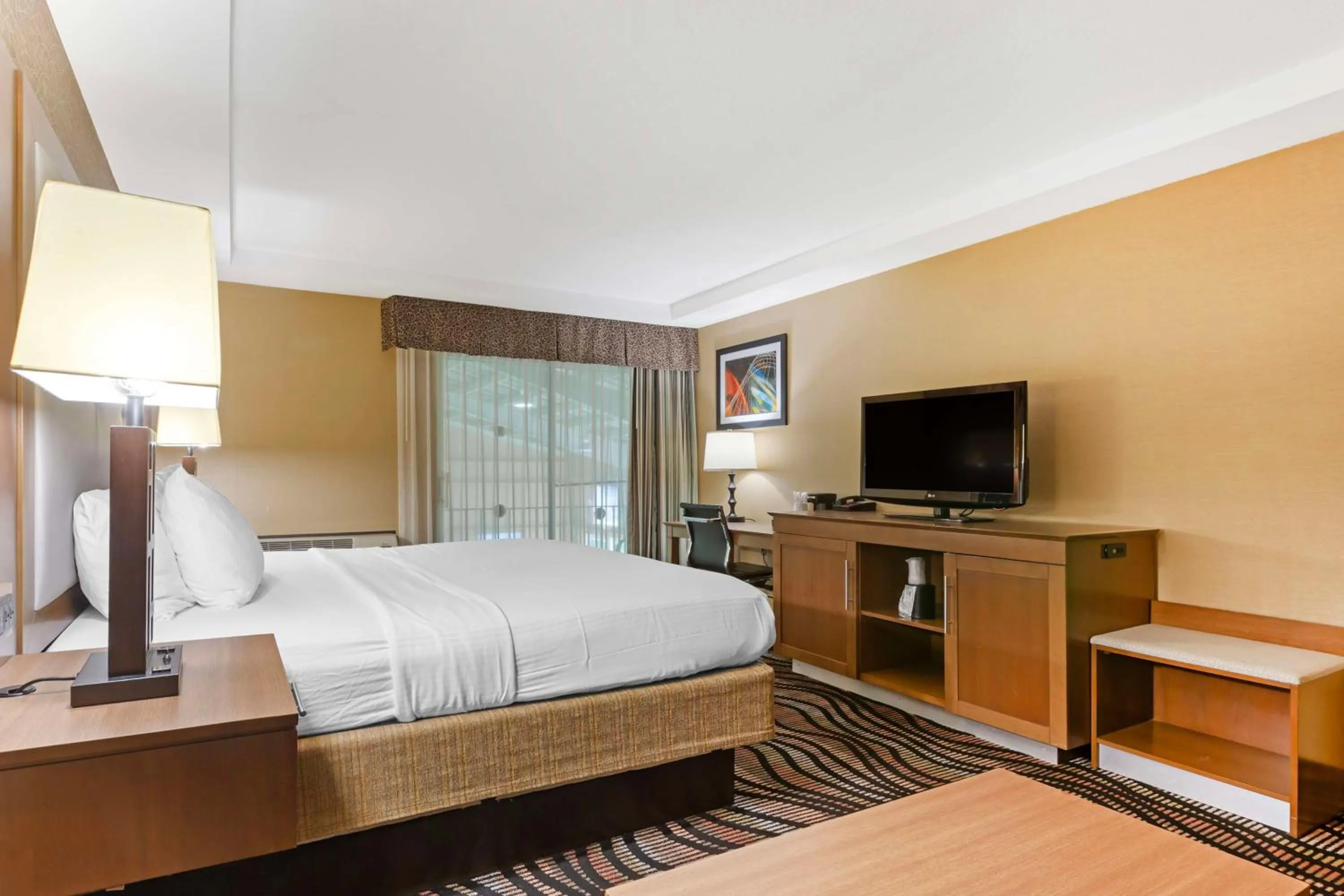 Bedroom, Bed in Best Western Summit Inn