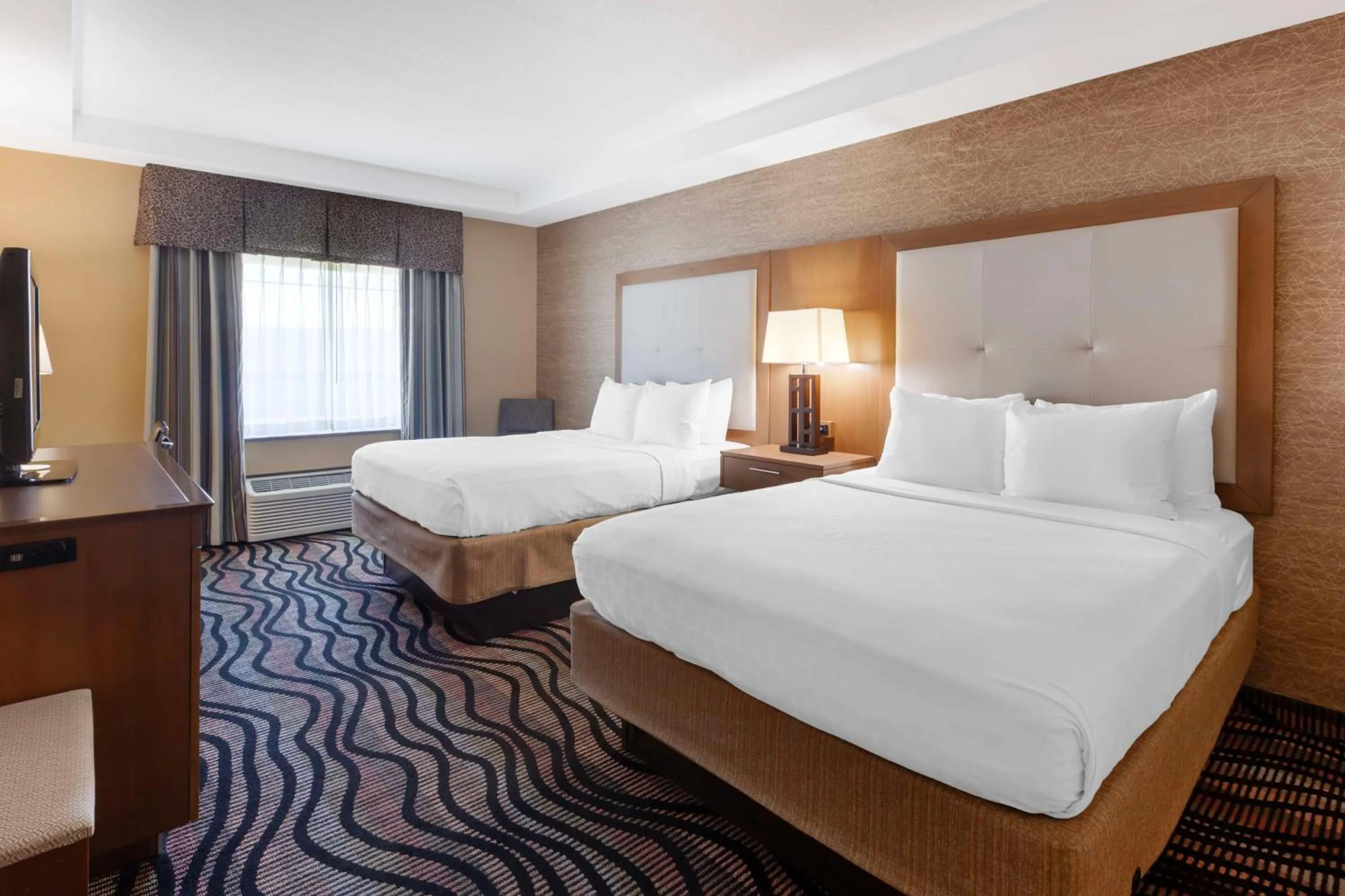 Bedroom, Bed in Best Western Summit Inn