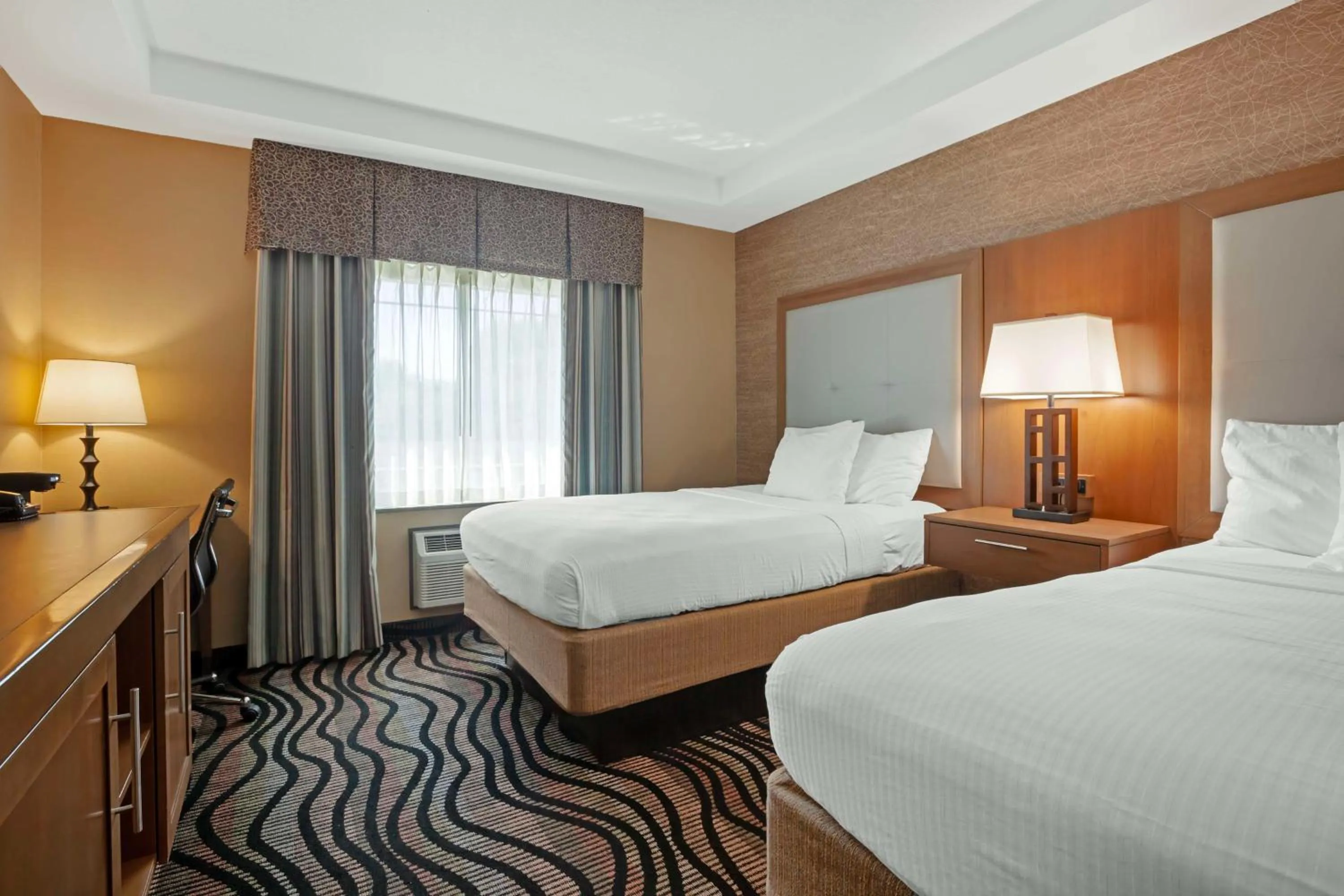 Bedroom, Bed in Best Western Summit Inn