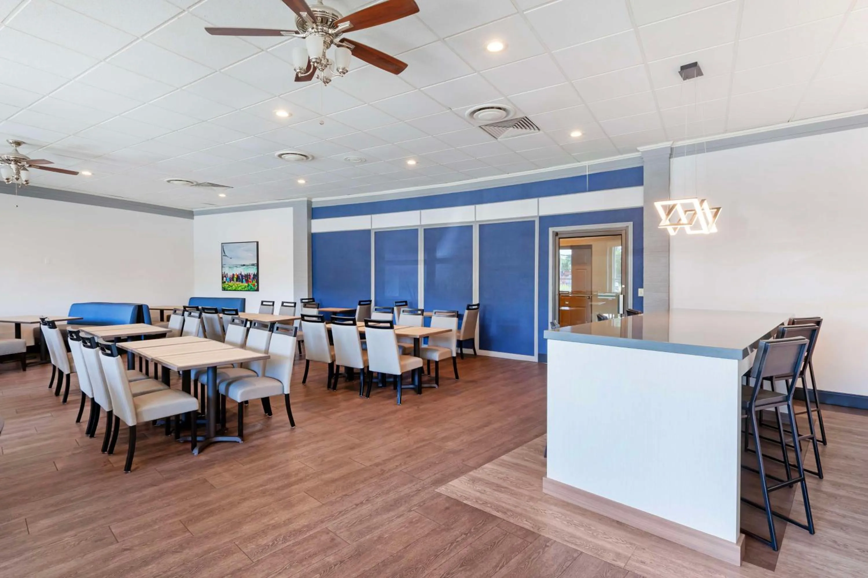 Breakfast in Best Western Summit Inn