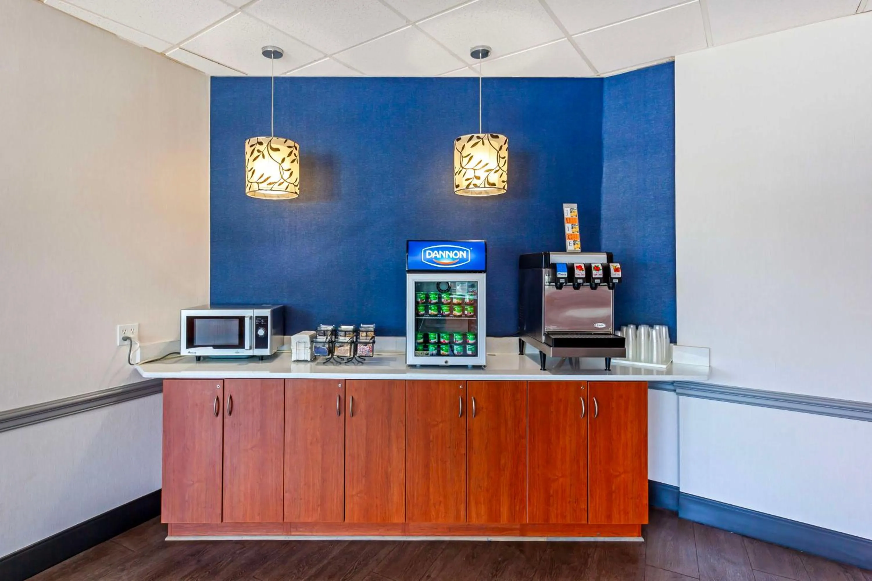 Breakfast in Best Western Summit Inn