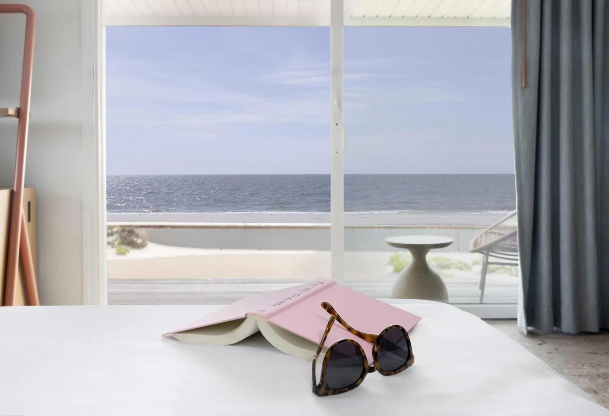 Bedroom, Bed in Riviera Beach Resort