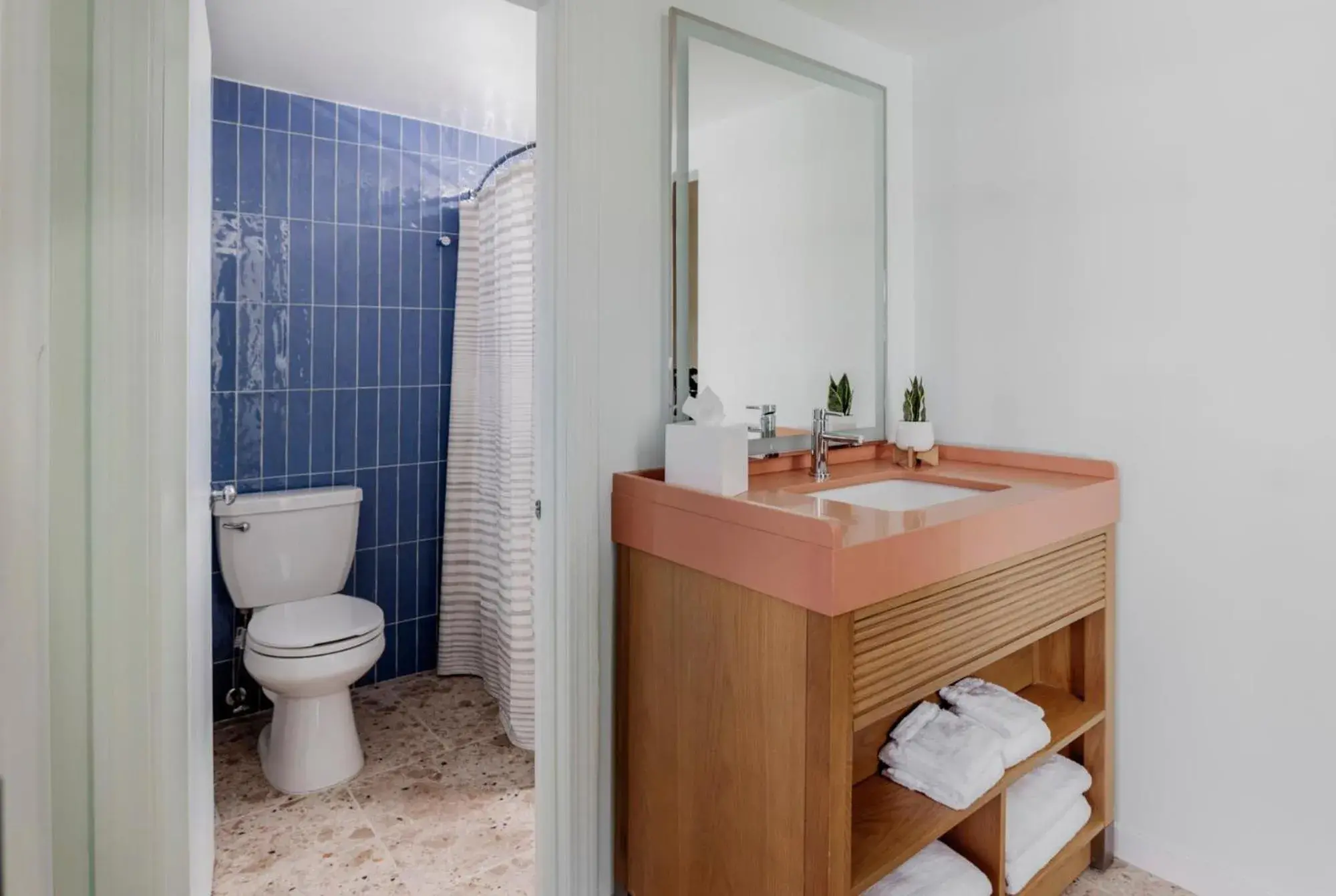 Deluxe Family Room in Riviera Beach Resort Deluxe Family Room in Riviera Beach Resort