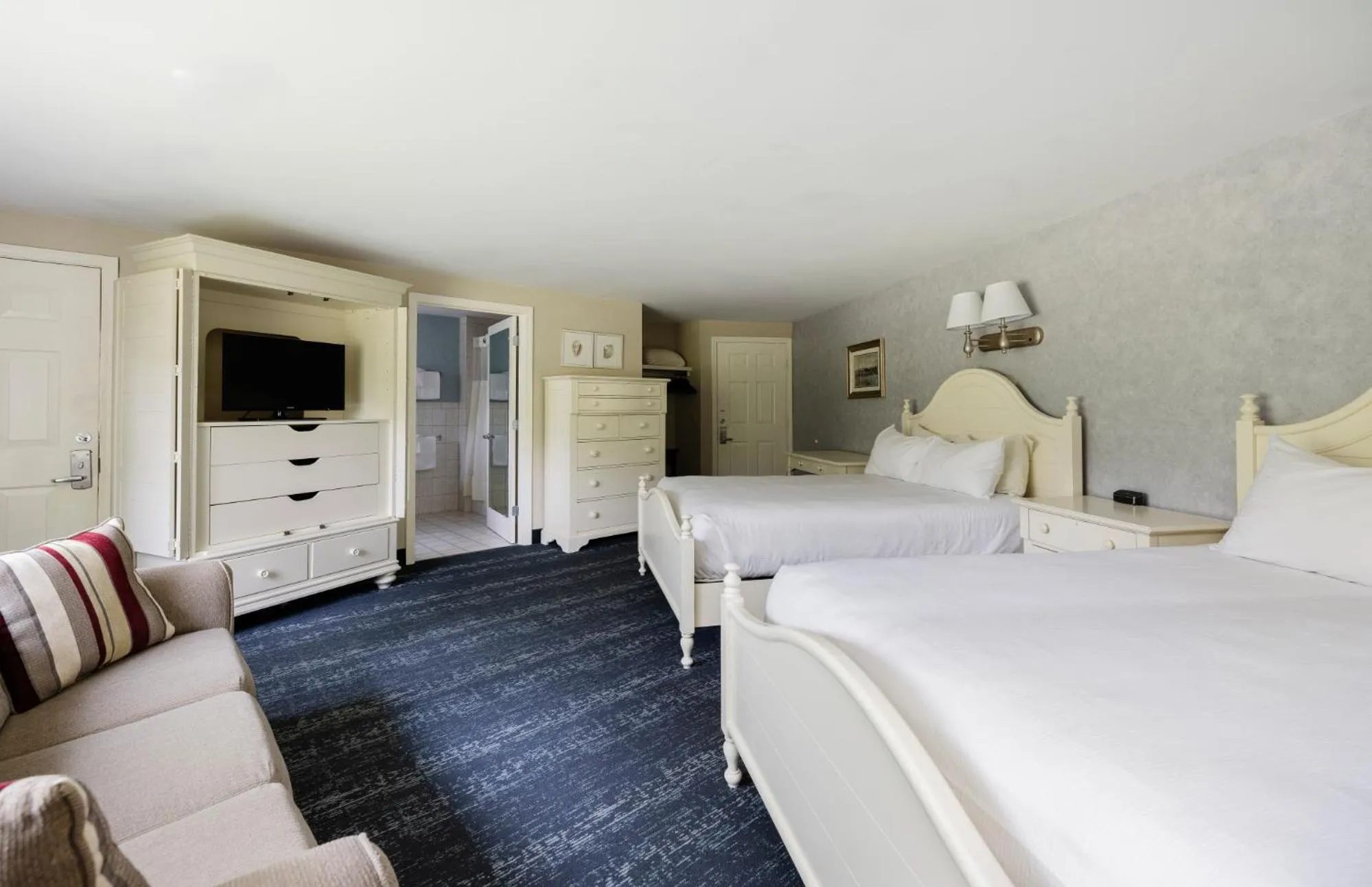 Bedroom, Bed in Blue Rock Resort