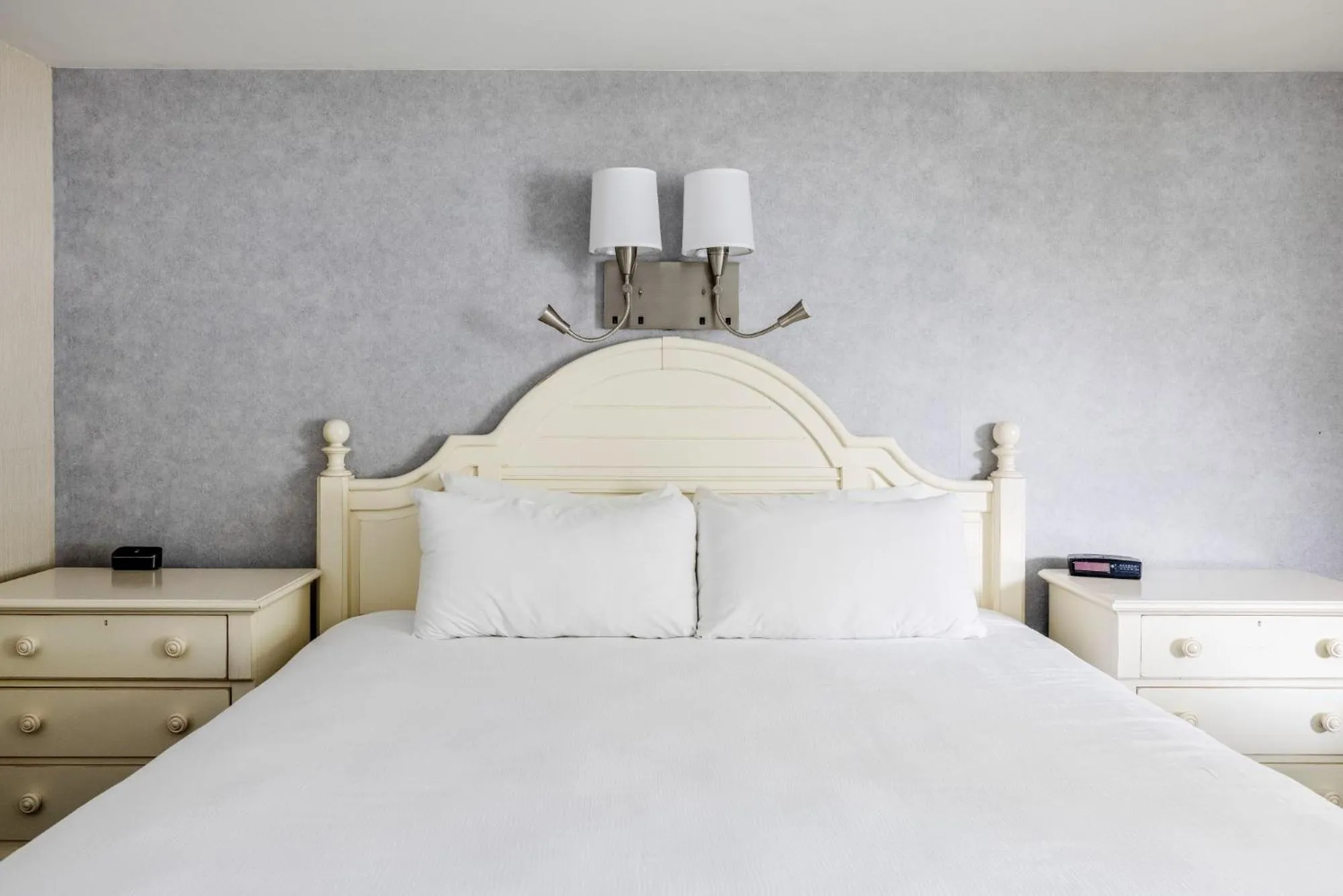 Bedroom, Bed in Blue Rock Resort