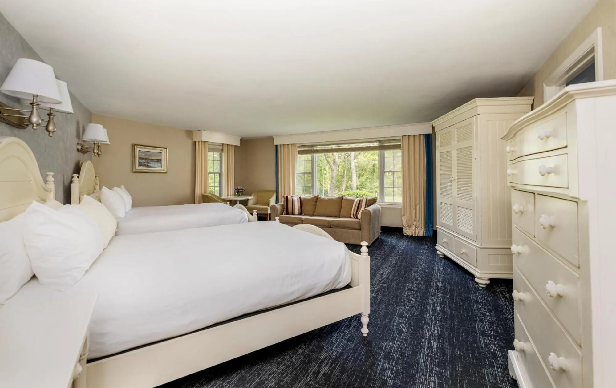 Bedroom, Bed in Blue Rock Resort