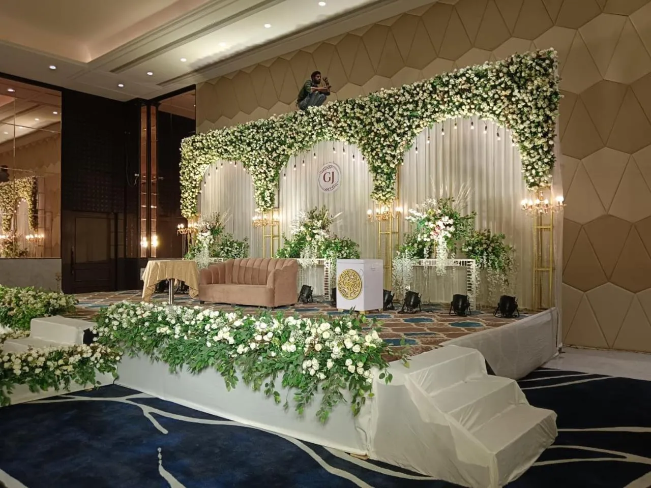 Seating area in Enrise by Sayaji Bhopal