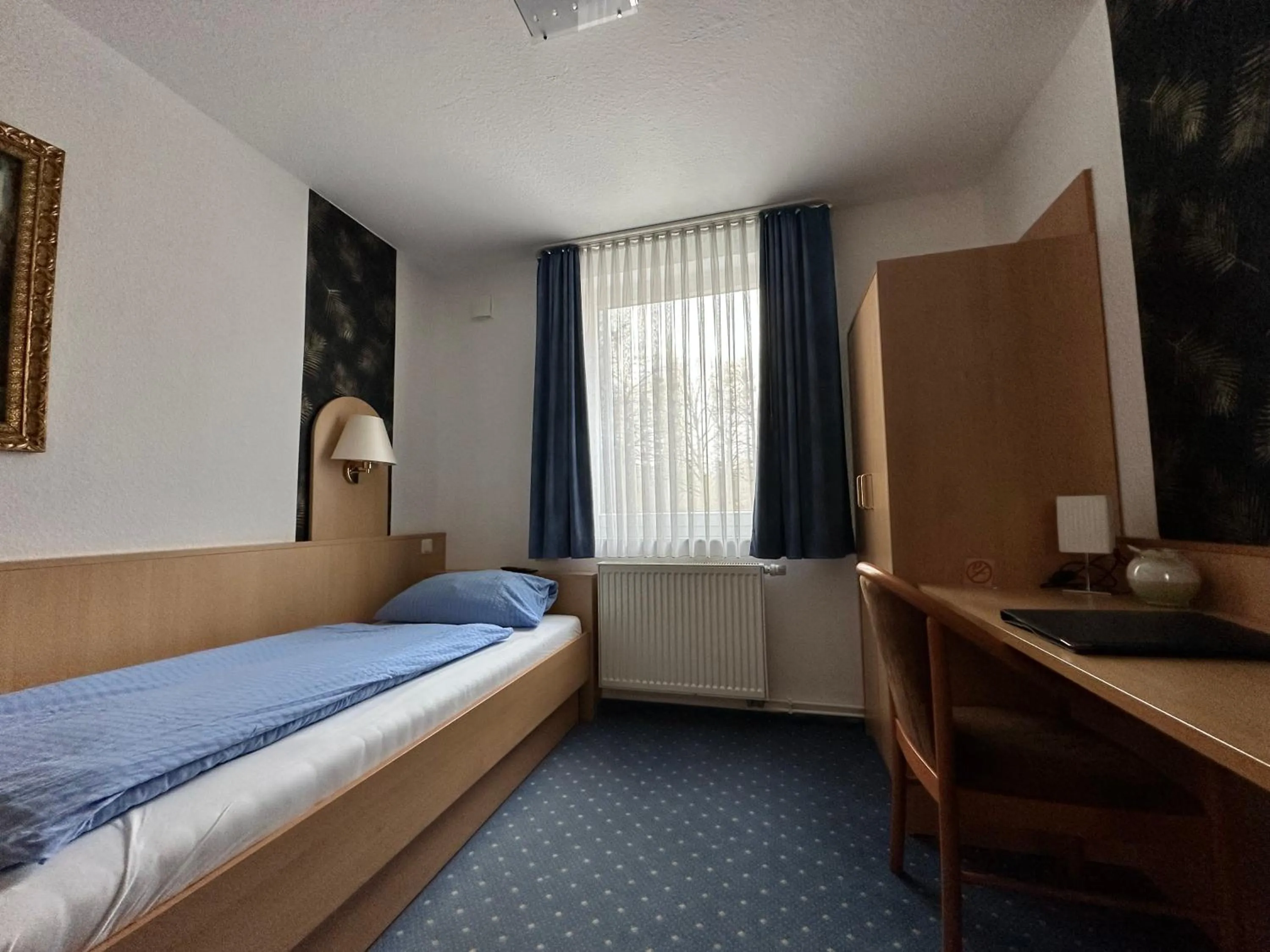 Bed in Zeitwohnen Wolfsburg, ehemals Hotel am Klieversberg ein Unternehmen der Micha'S Hotelbetriebe