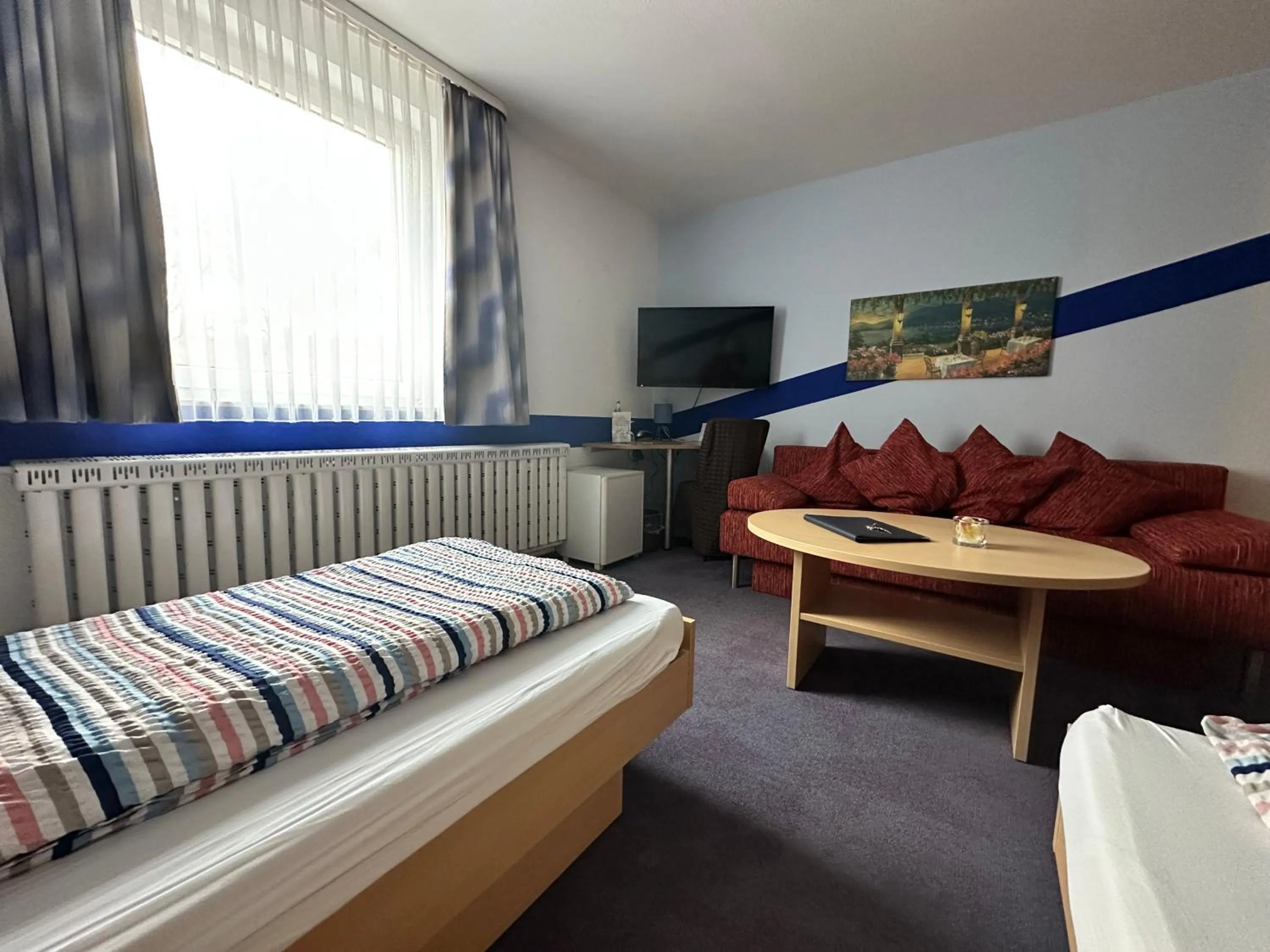 Bed in Zeitwohnen Wolfsburg, ehemals Hotel am Klieversberg ein Unternehmen der Micha'S Hotelbetriebe