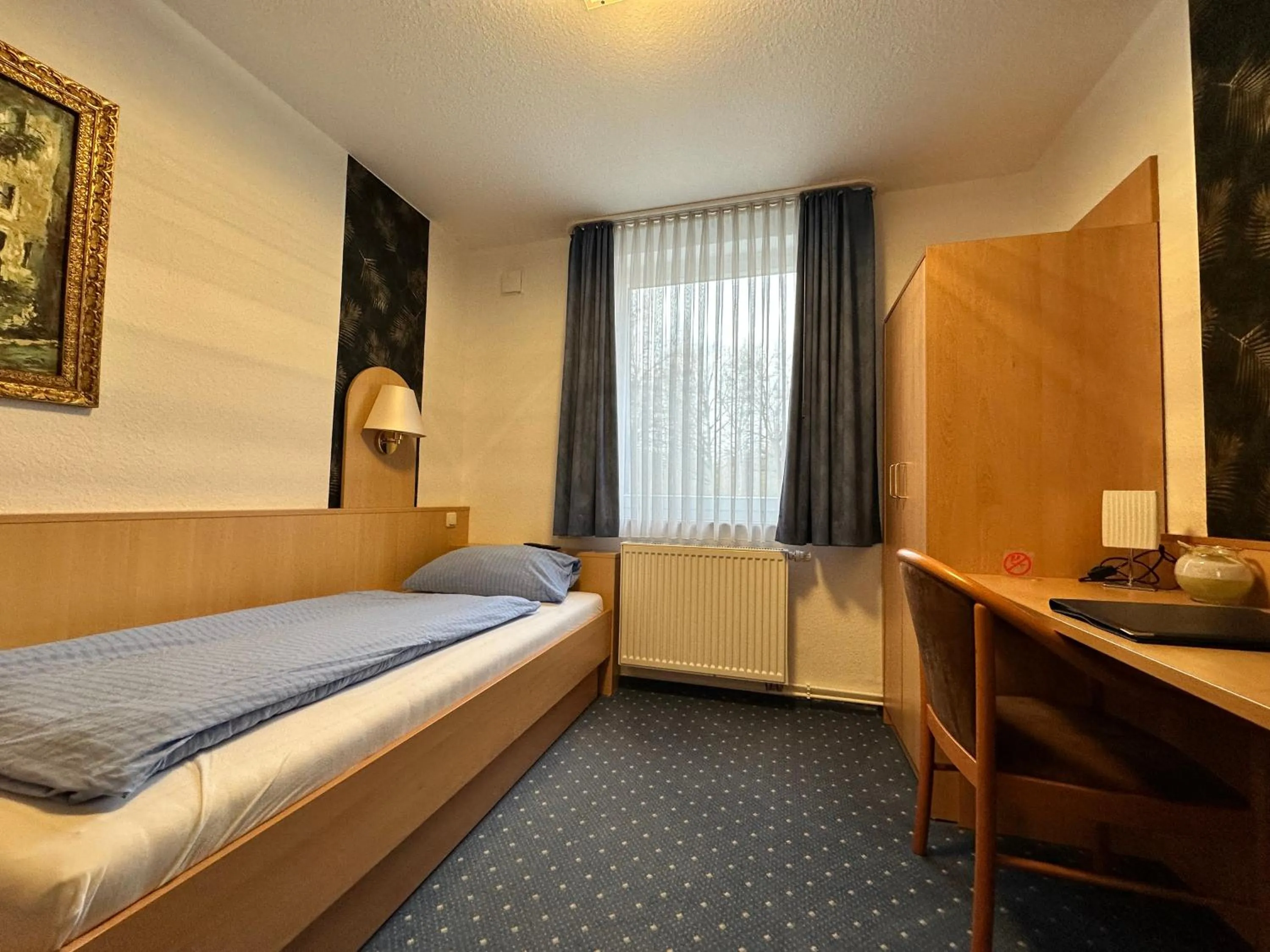 Bed in Zeitwohnen Wolfsburg, ehemals Hotel am Klieversberg ein Unternehmen der Micha'S Hotelbetriebe