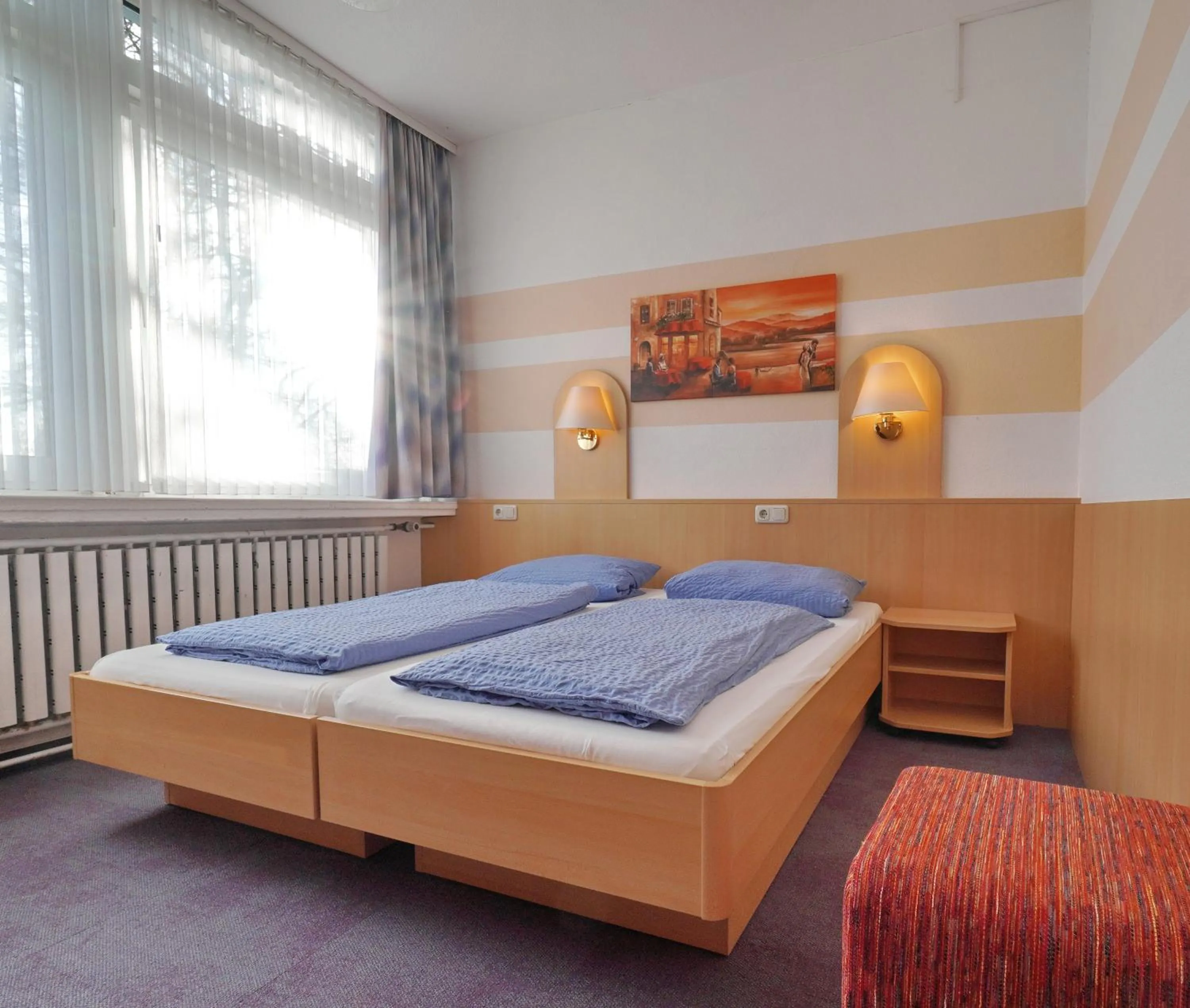 Bed in Zeitwohnen Wolfsburg, ehemals Hotel am Klieversberg ein Unternehmen der Micha'S Hotelbetriebe