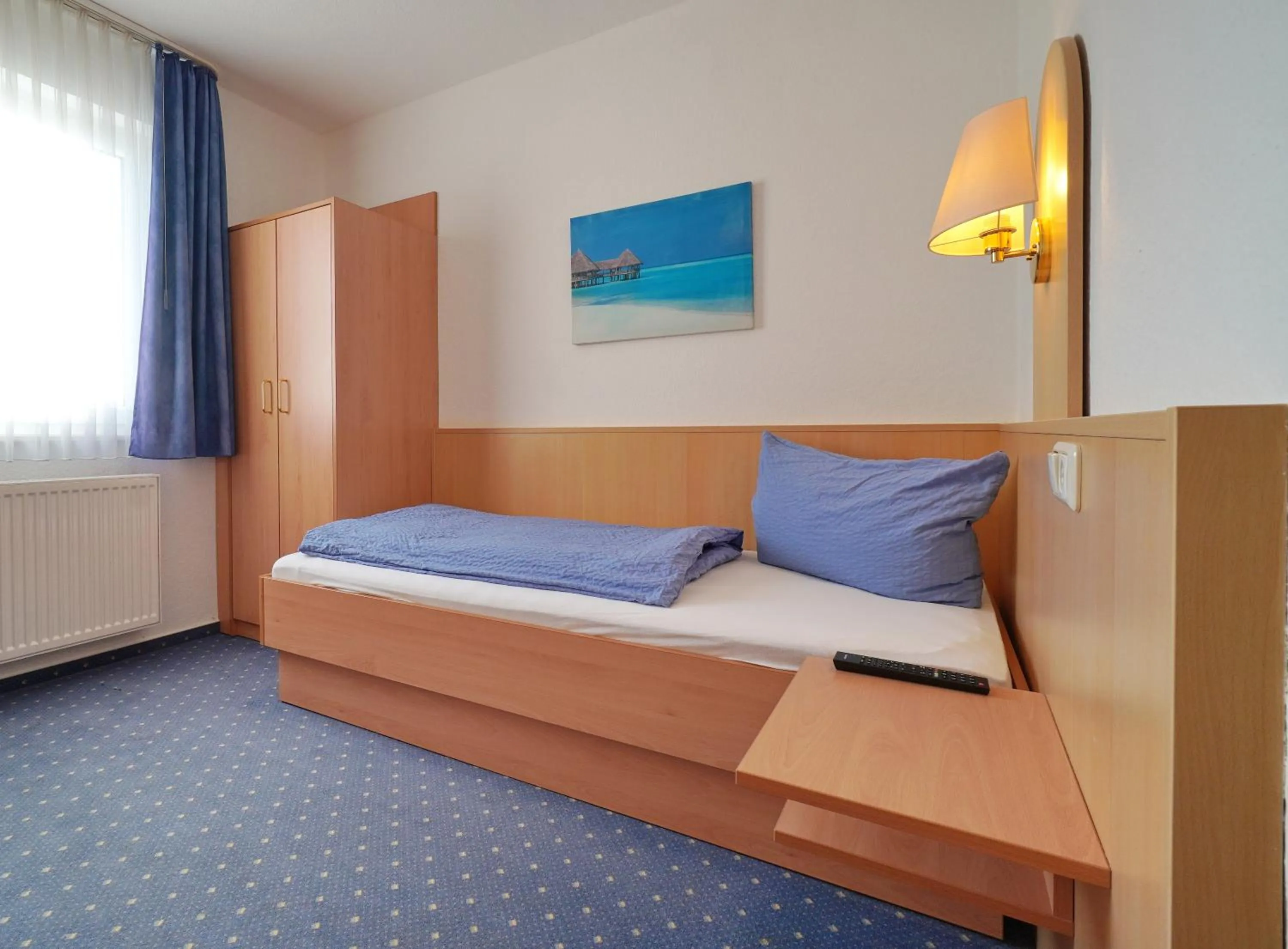 Bed in Zeitwohnen Wolfsburg, ehemals Hotel am Klieversberg ein Unternehmen der Micha'S Hotelbetriebe