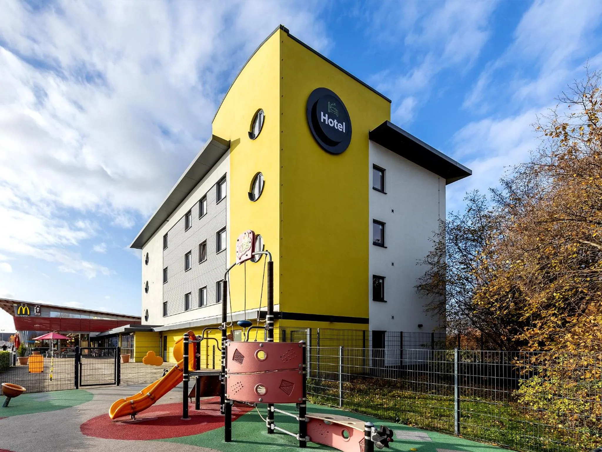 Property building in Hotel Rhynern Nord