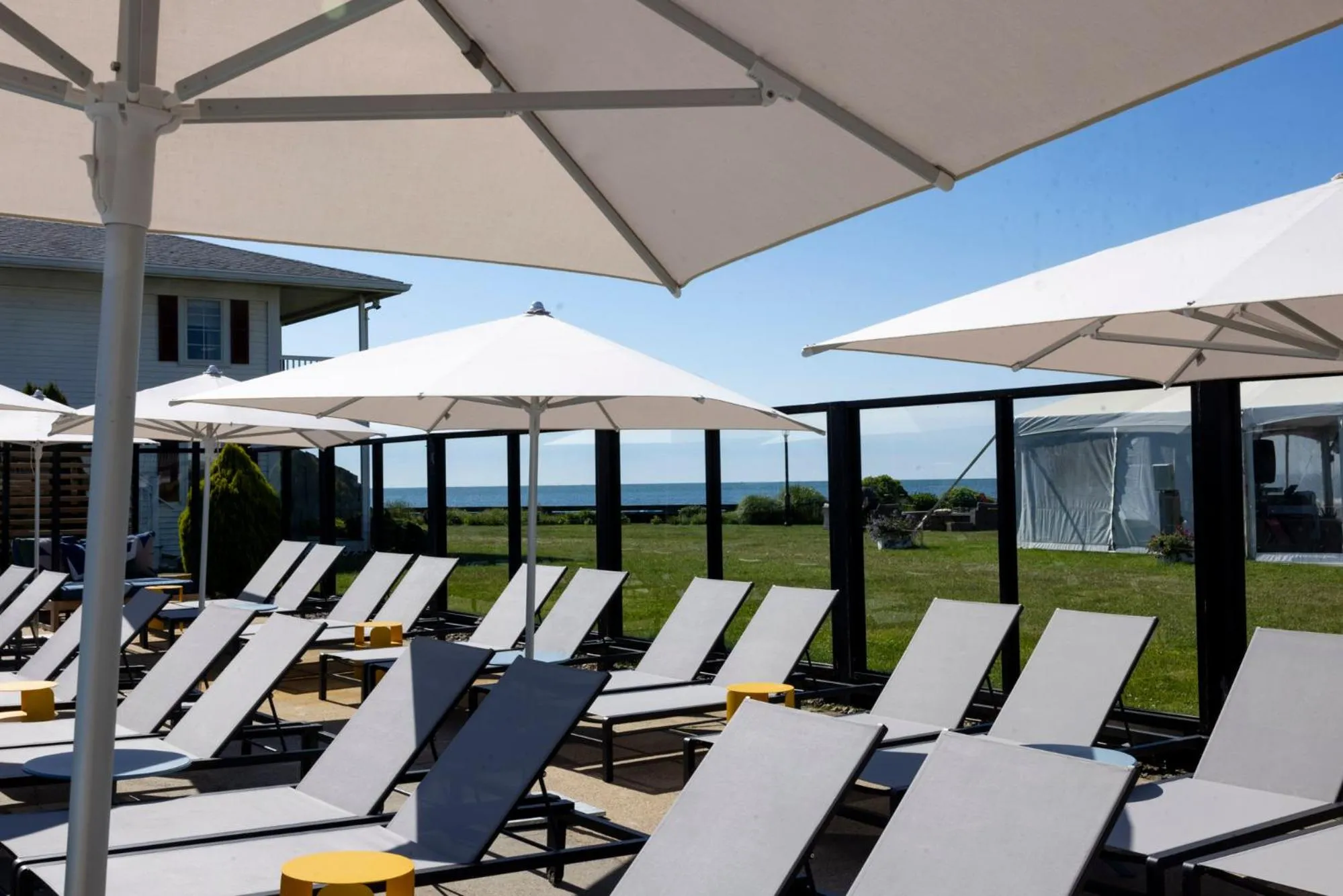 Swimming pool in Red Jacket Beach Resort