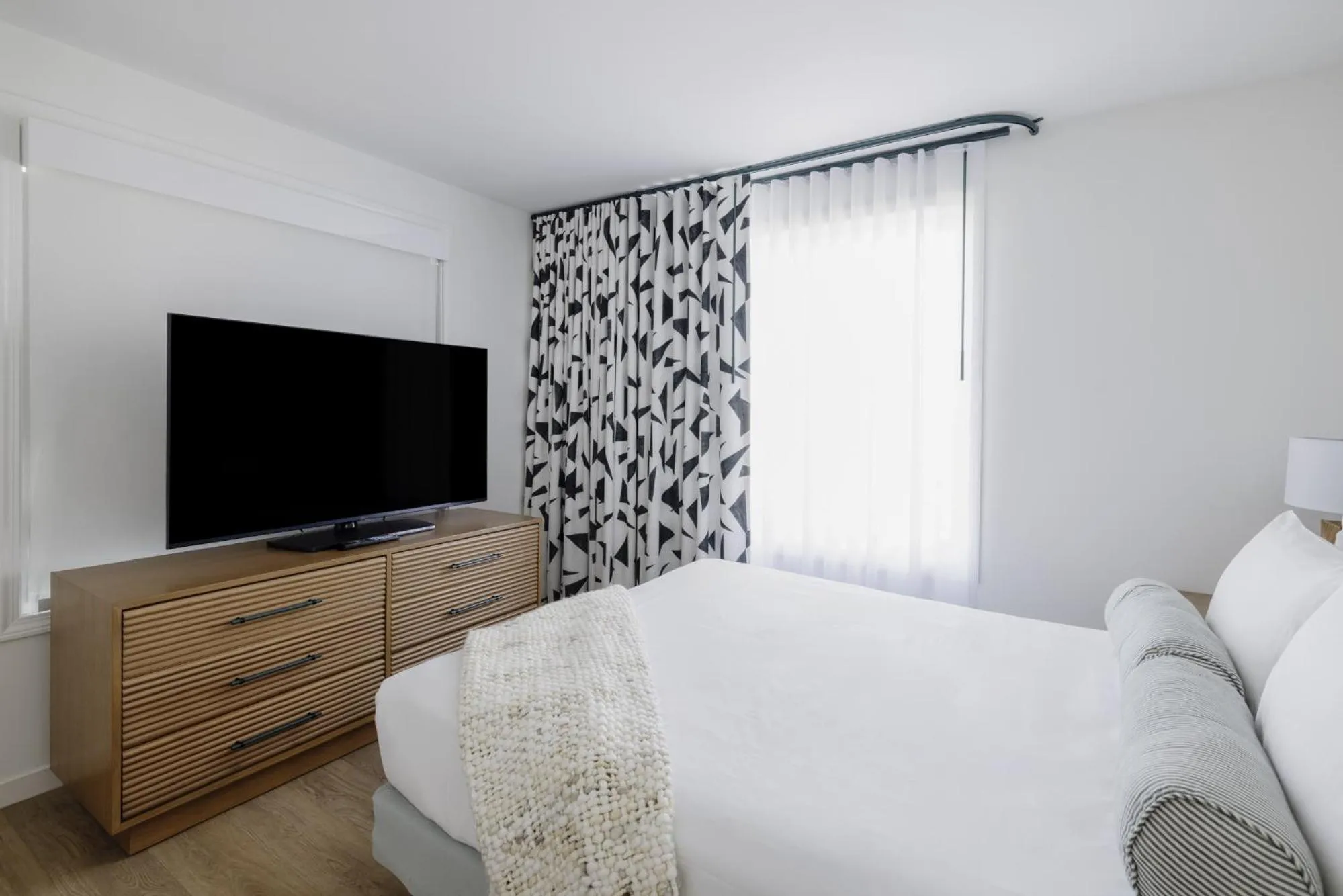 Bedroom, Bed in Red Jacket Beach Resort