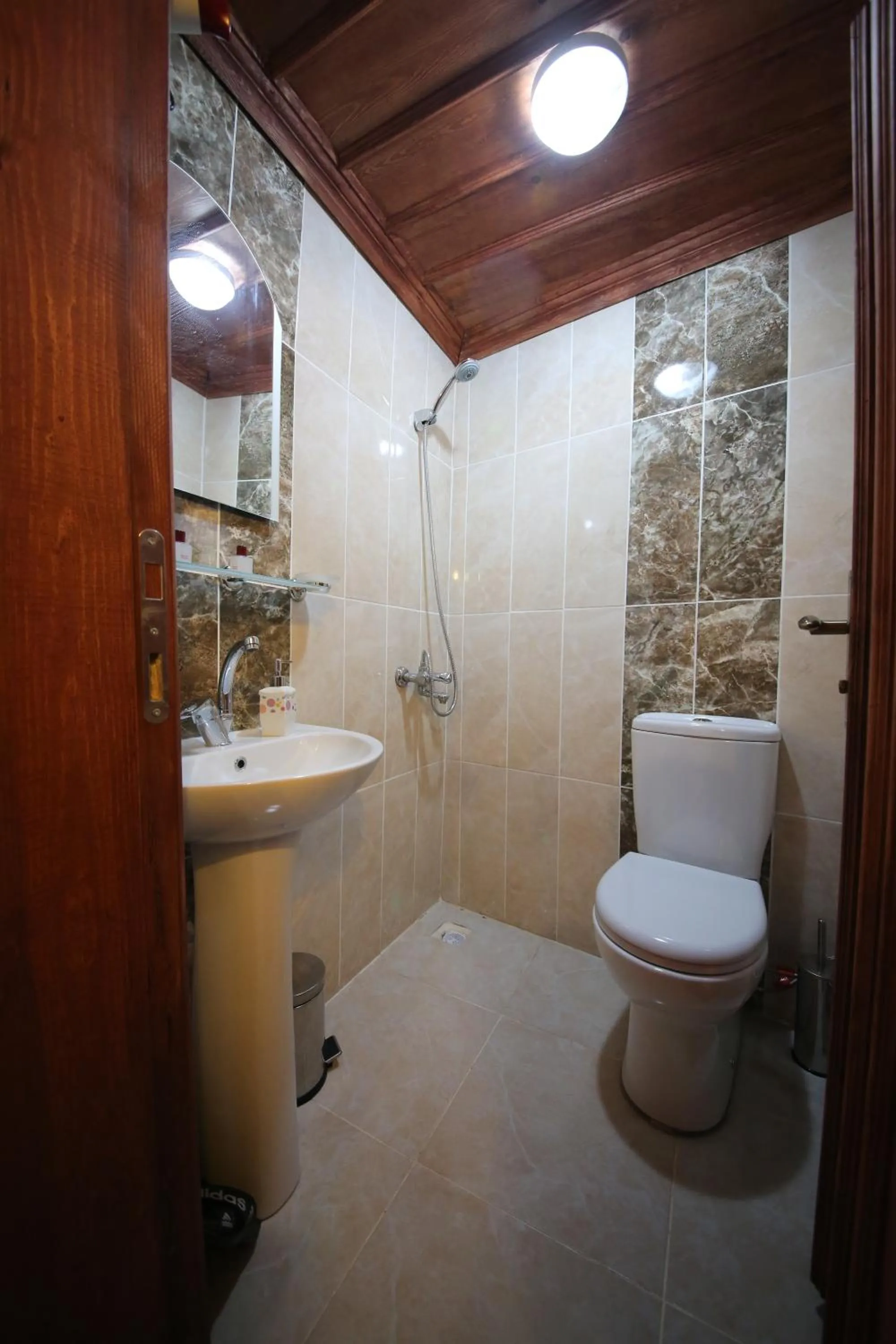 Shower in Avcıoğlu Konak Otel